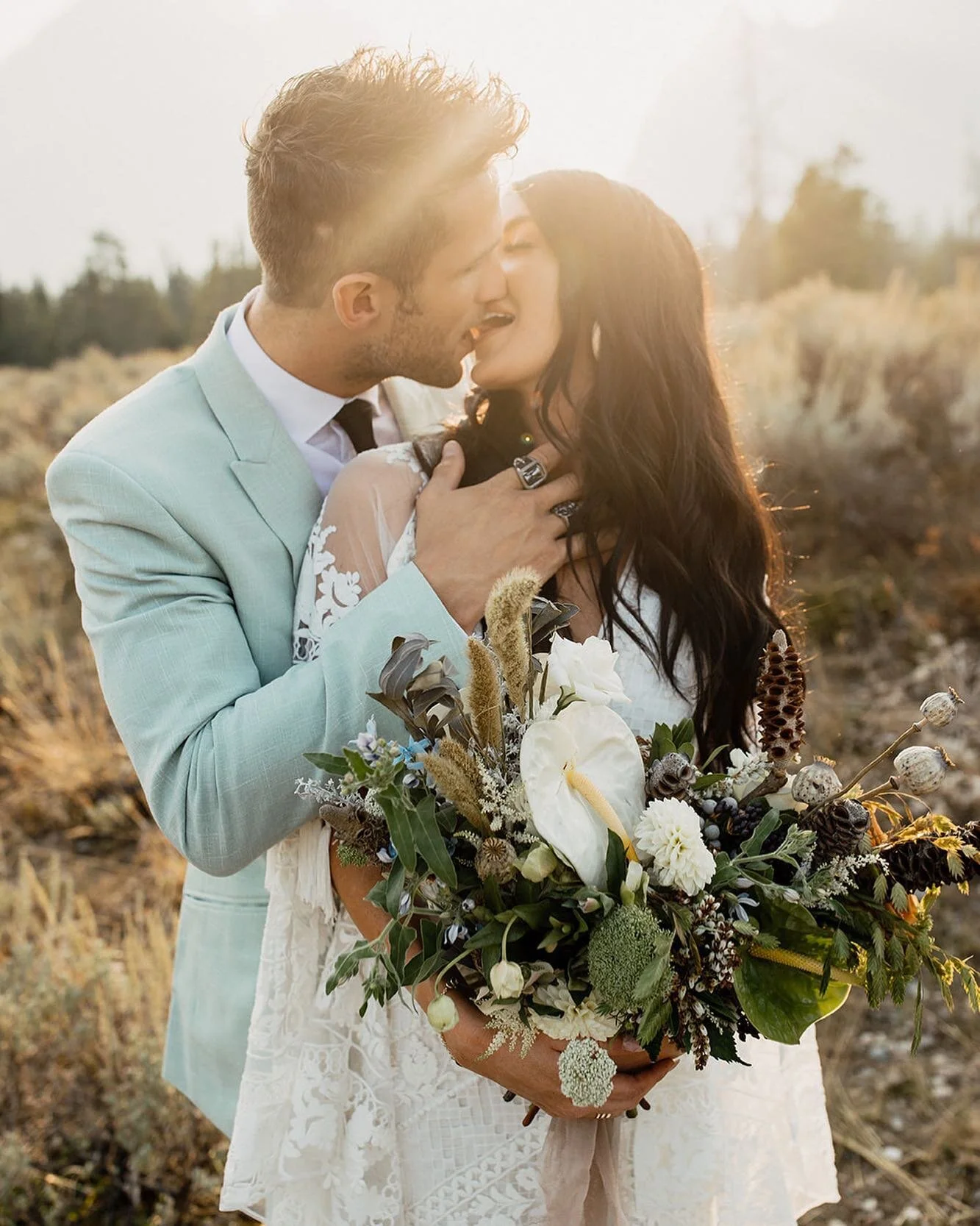 Sometimes a little funky and different brings my soul to life. 
⠀⠀⠀⠀⠀⠀⠀⠀⠀
Floral @thepottedpansy 
Photography @blakehogge 
Gown @altamodabridal @ruedeseinebridal 
Bride @alexischanelkener 
Groom @houston_theo 
Hat @chatwincollection + @lackofcoloraus