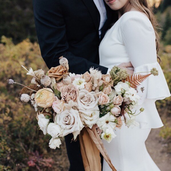 Played with some beautiful spring flowers today - check out stories for a peek. Here's a pro floral tip for you...March. It's the hidden month with some of the most beautiful flowers available! If you're pushing a wedding until 2022, March is your mo