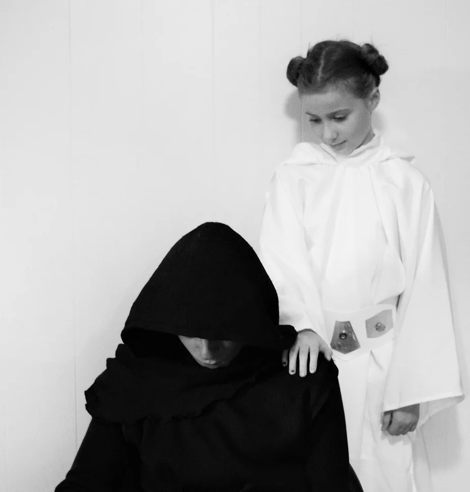 open lace back dress Princess Leia costume pattern. Available sizes: XS to 2XL  juliechantal