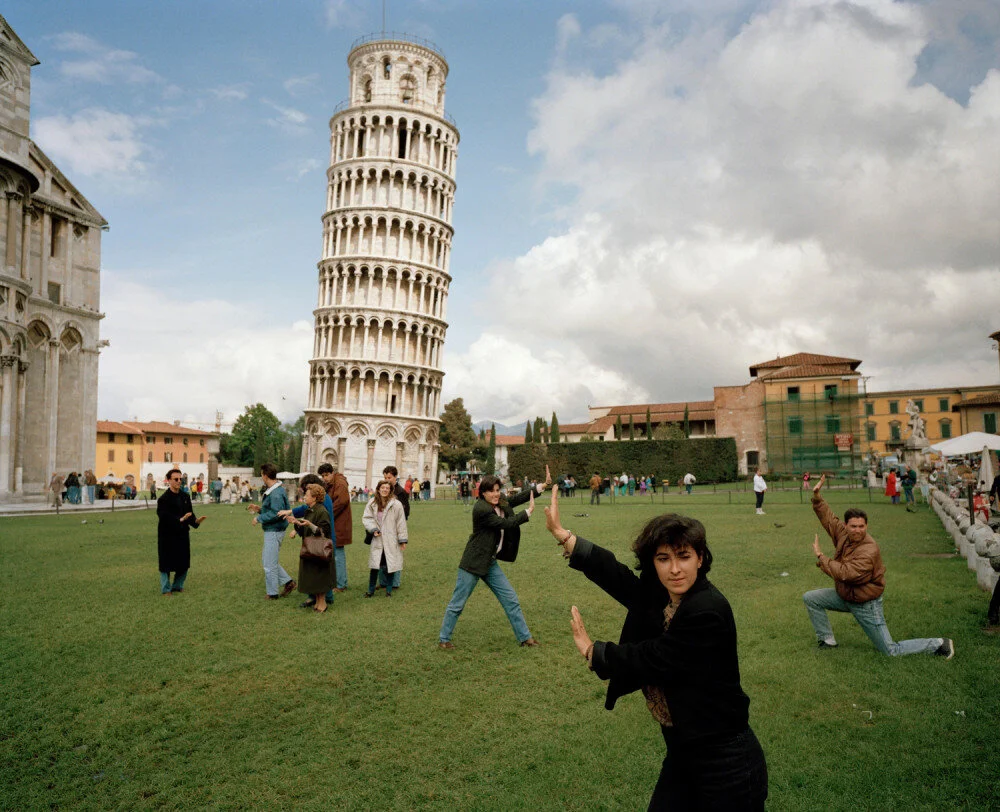 6. martin parr, the leaning tower of pisa 1990.jpg