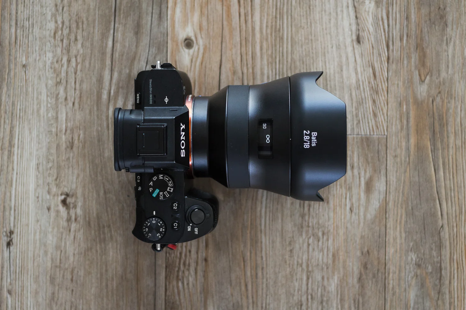 The Batis 18mm is moisture and dust resistant, and utilises a popular filter thread size of 77mm