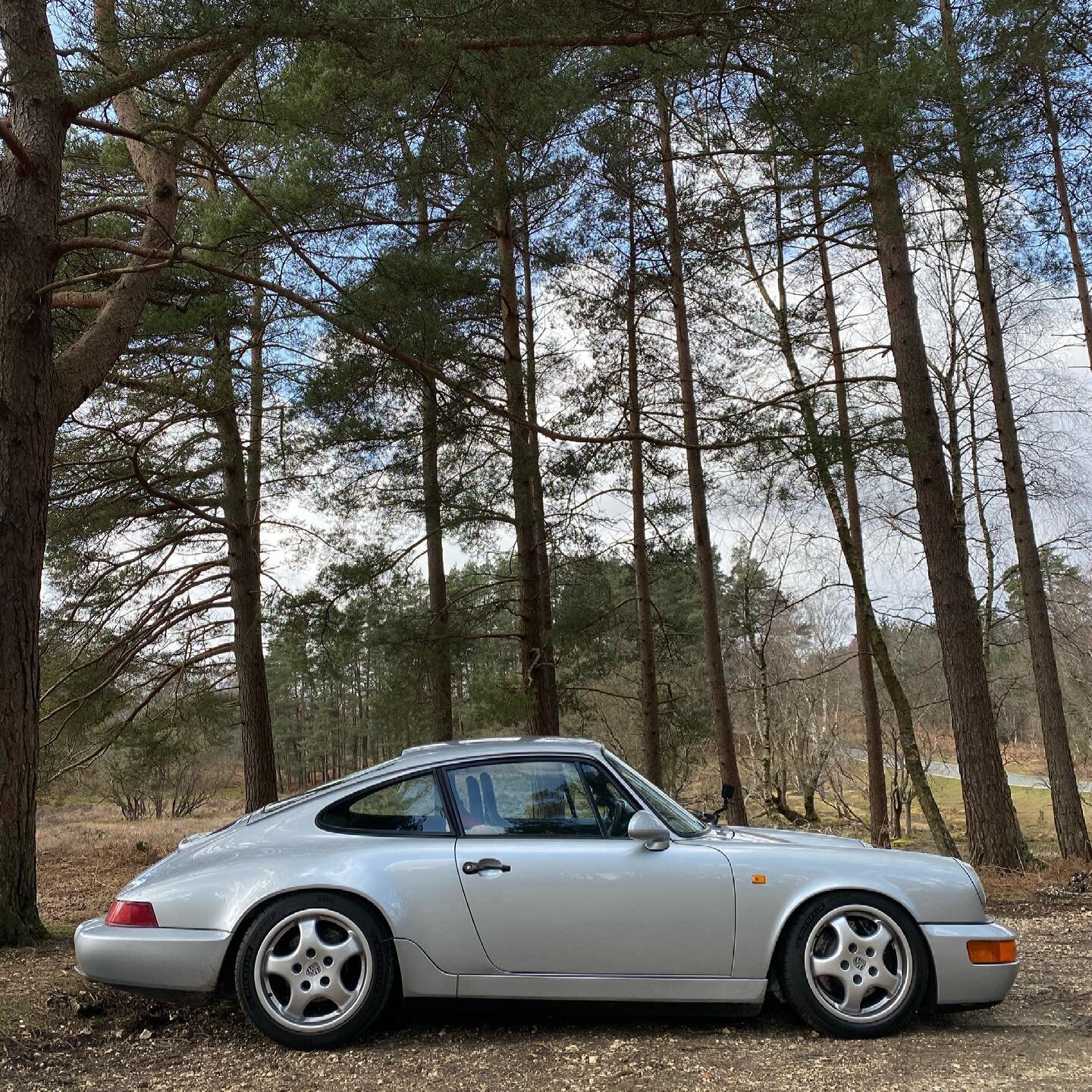 Tell me it&rsquo;s not the purest 911 profile - I dare you!

Cheapest 964RS in the UK
Available right now from @ashgood_porsche
