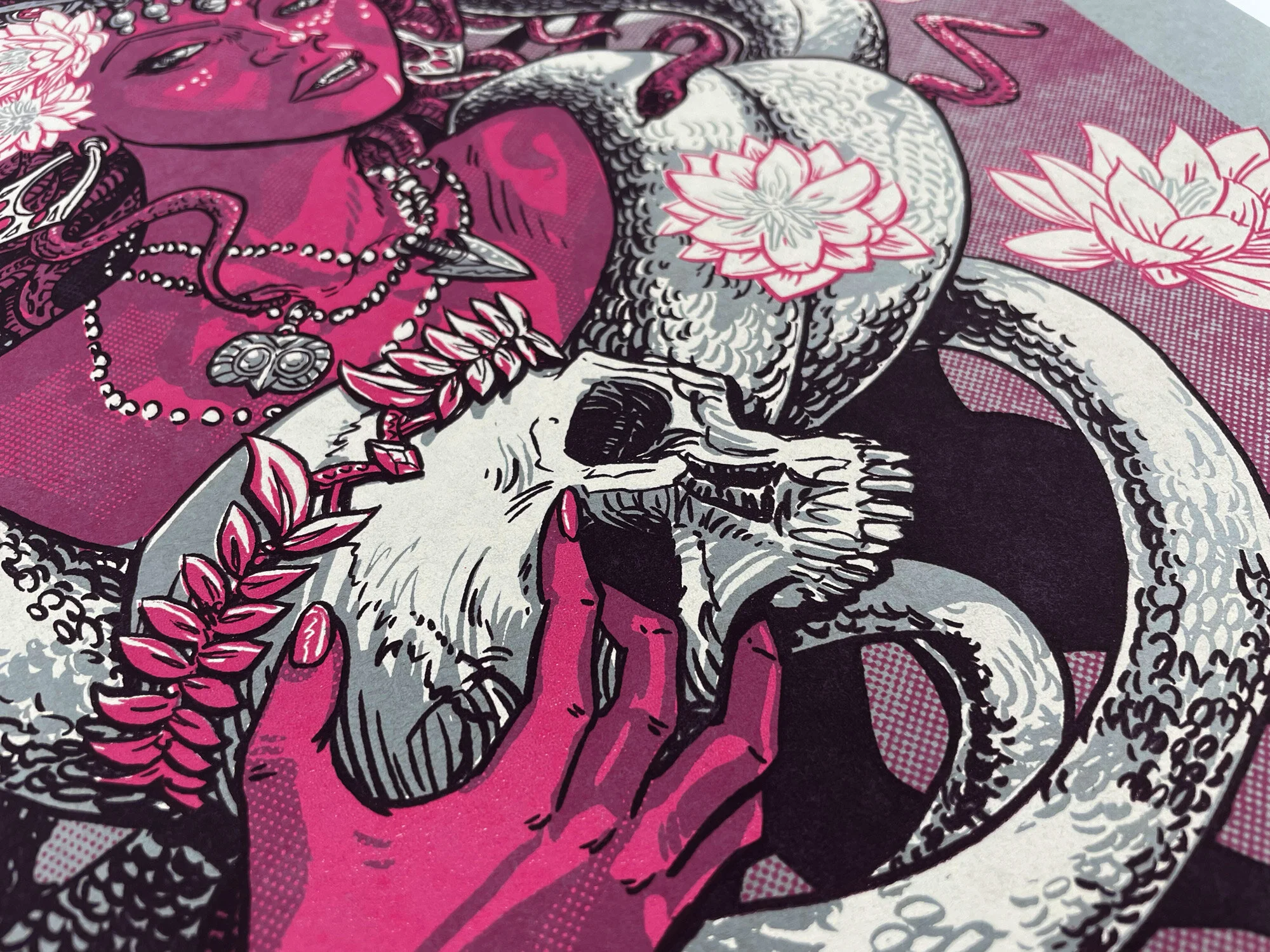 21_Medusa_Red_Detail_01.jpg