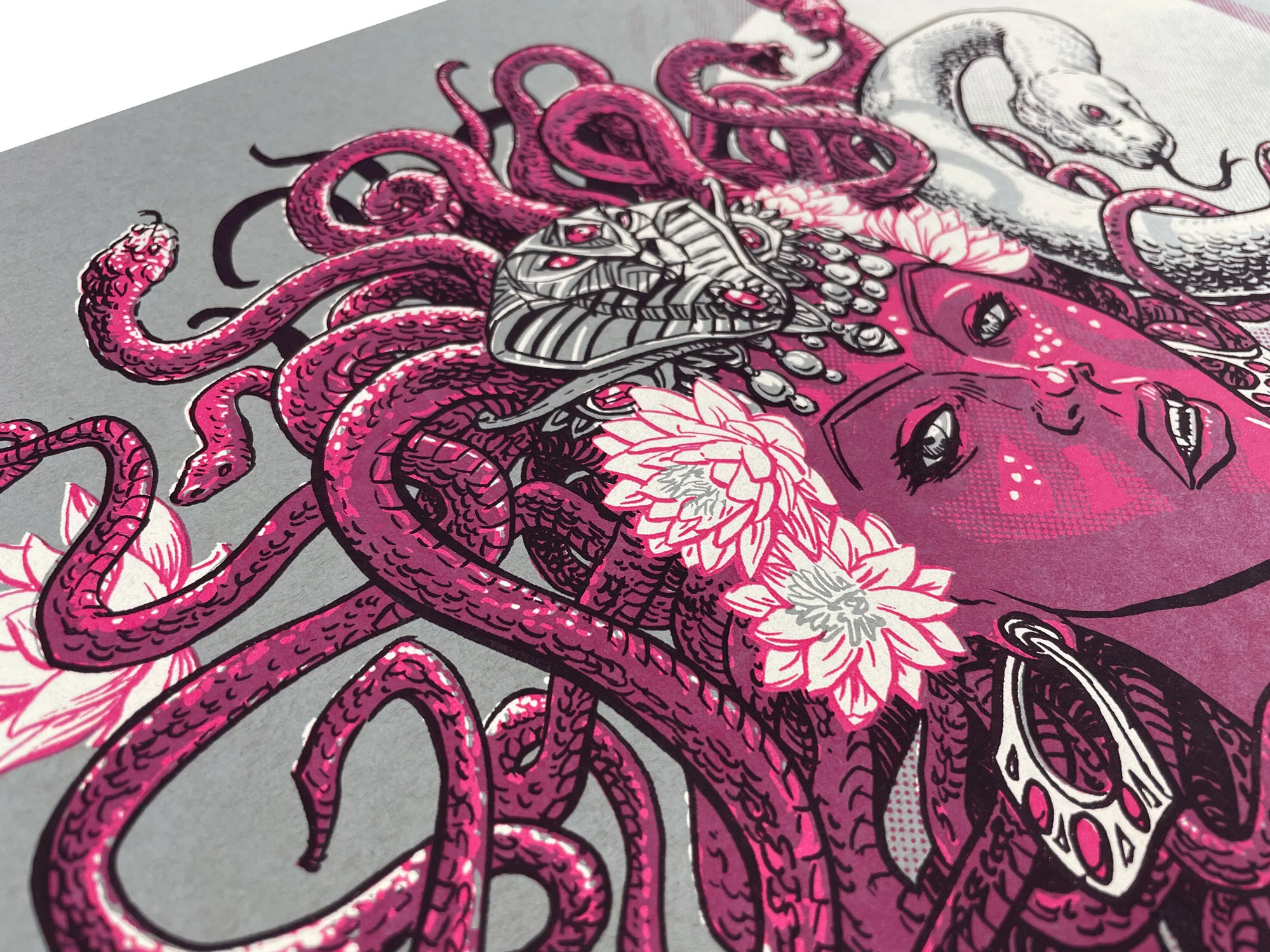 21_Medusa_Red_Detail_04.jpg