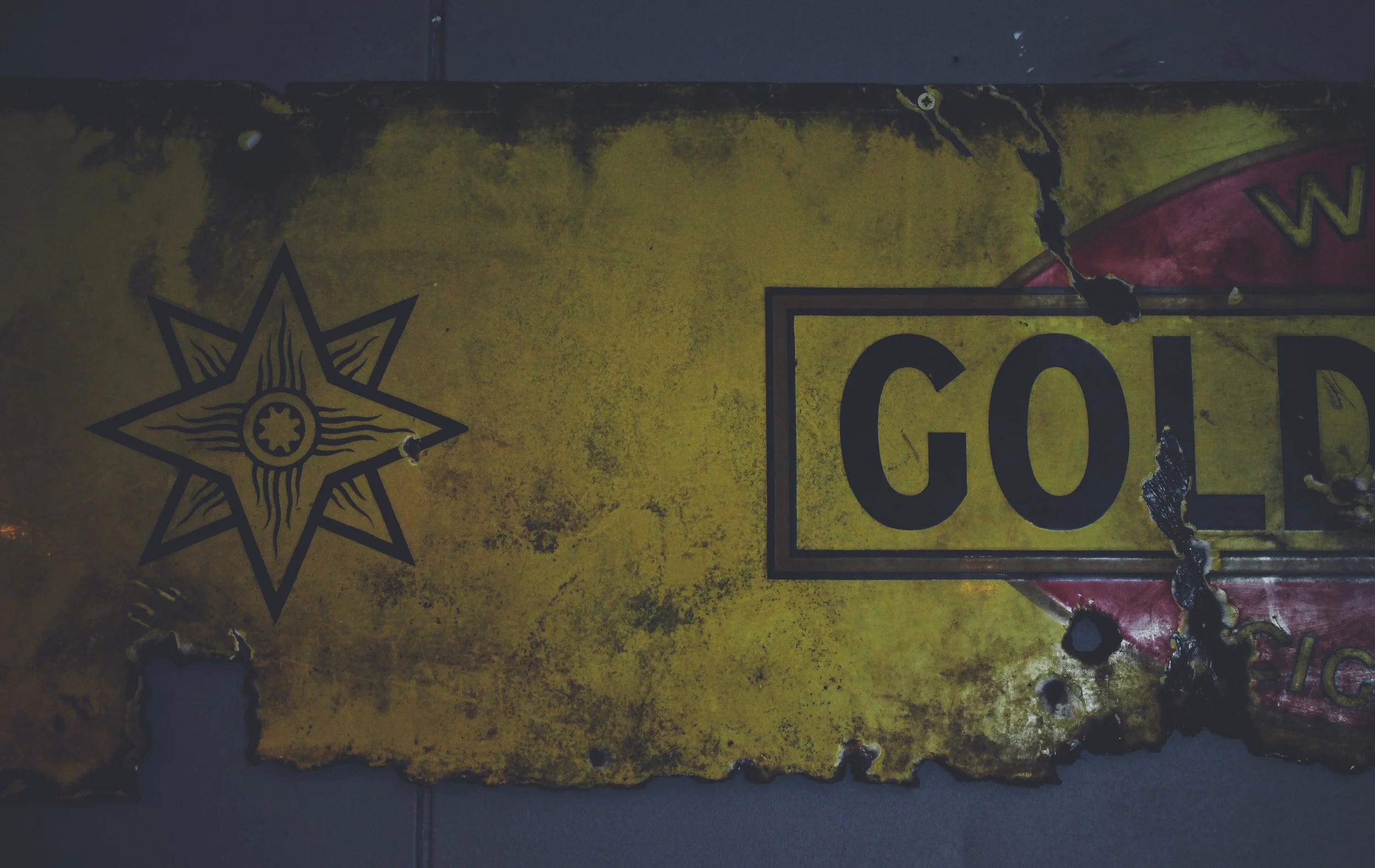 Vintage 'Wills's Gold Flake Cigarettes' Sign