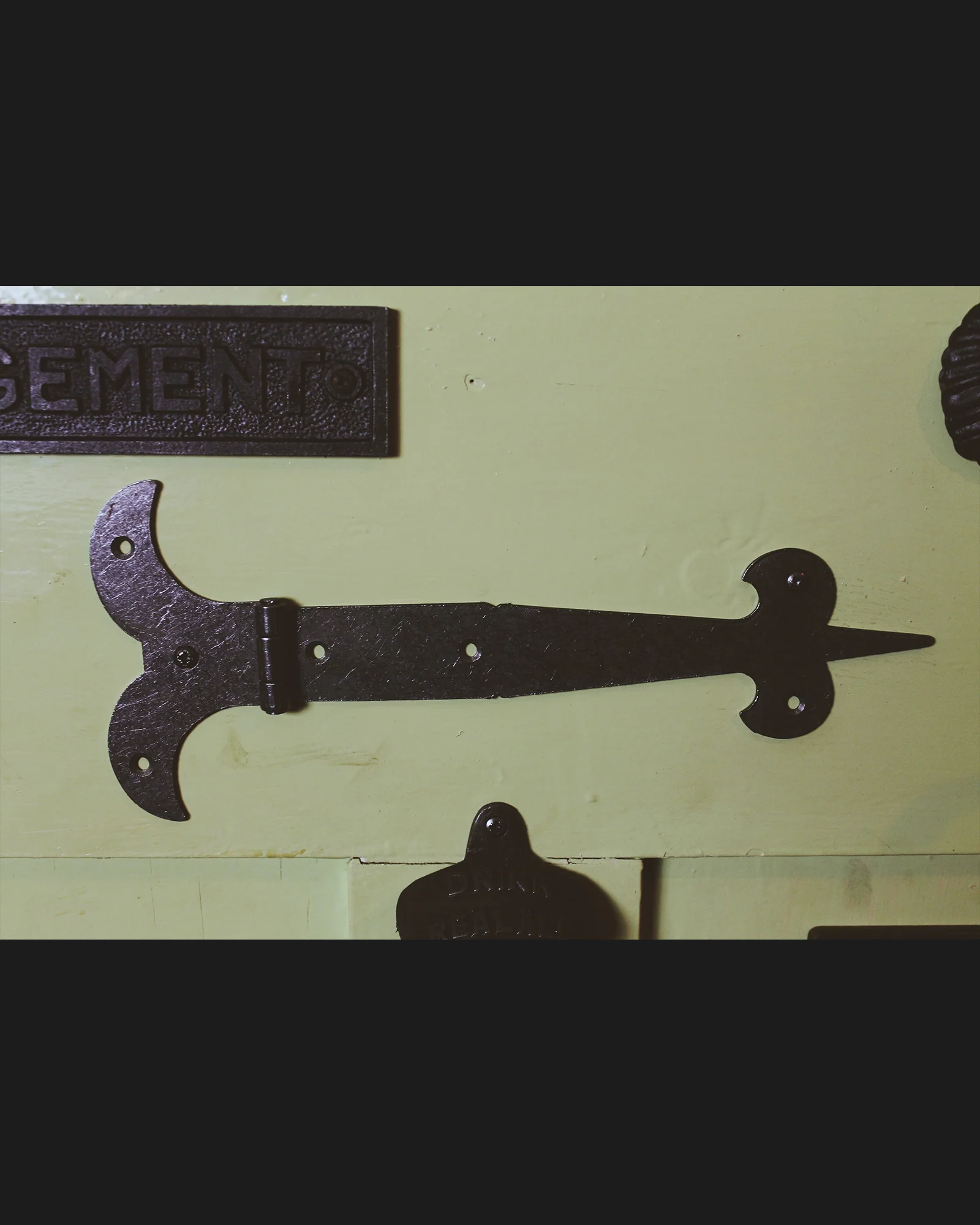 Large Fleur de lys Hinge 250mm