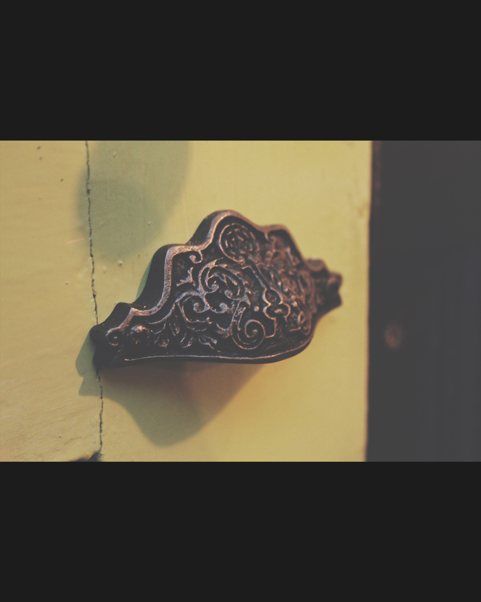 Bureau Ornate Cup Handle 80mm