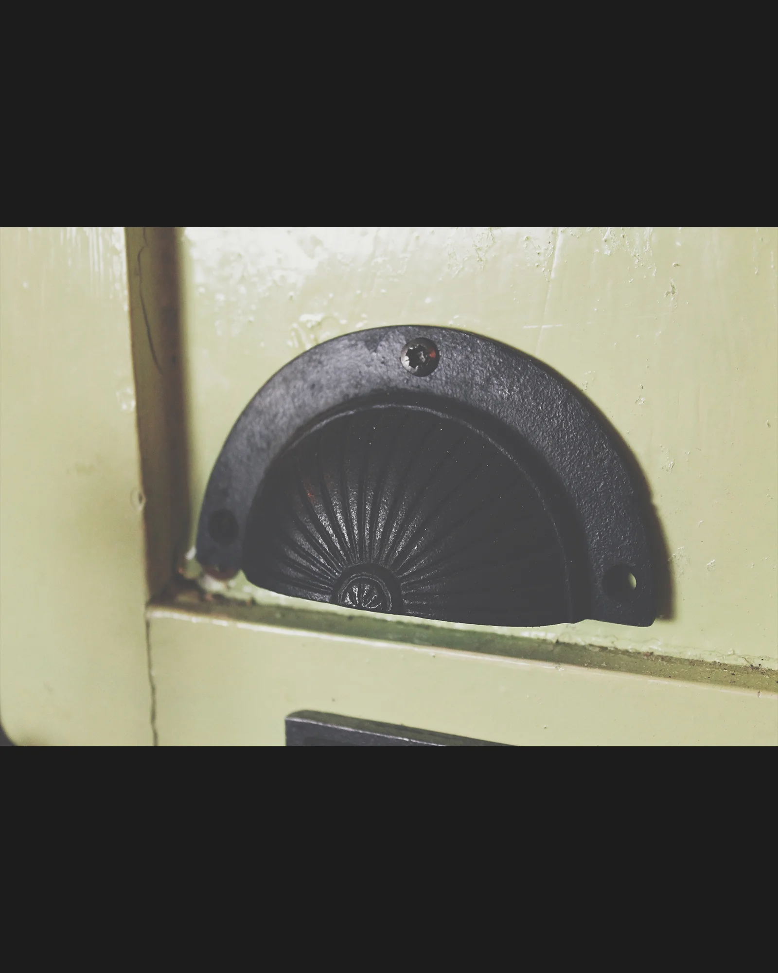 Lipped Sun Rise Handle