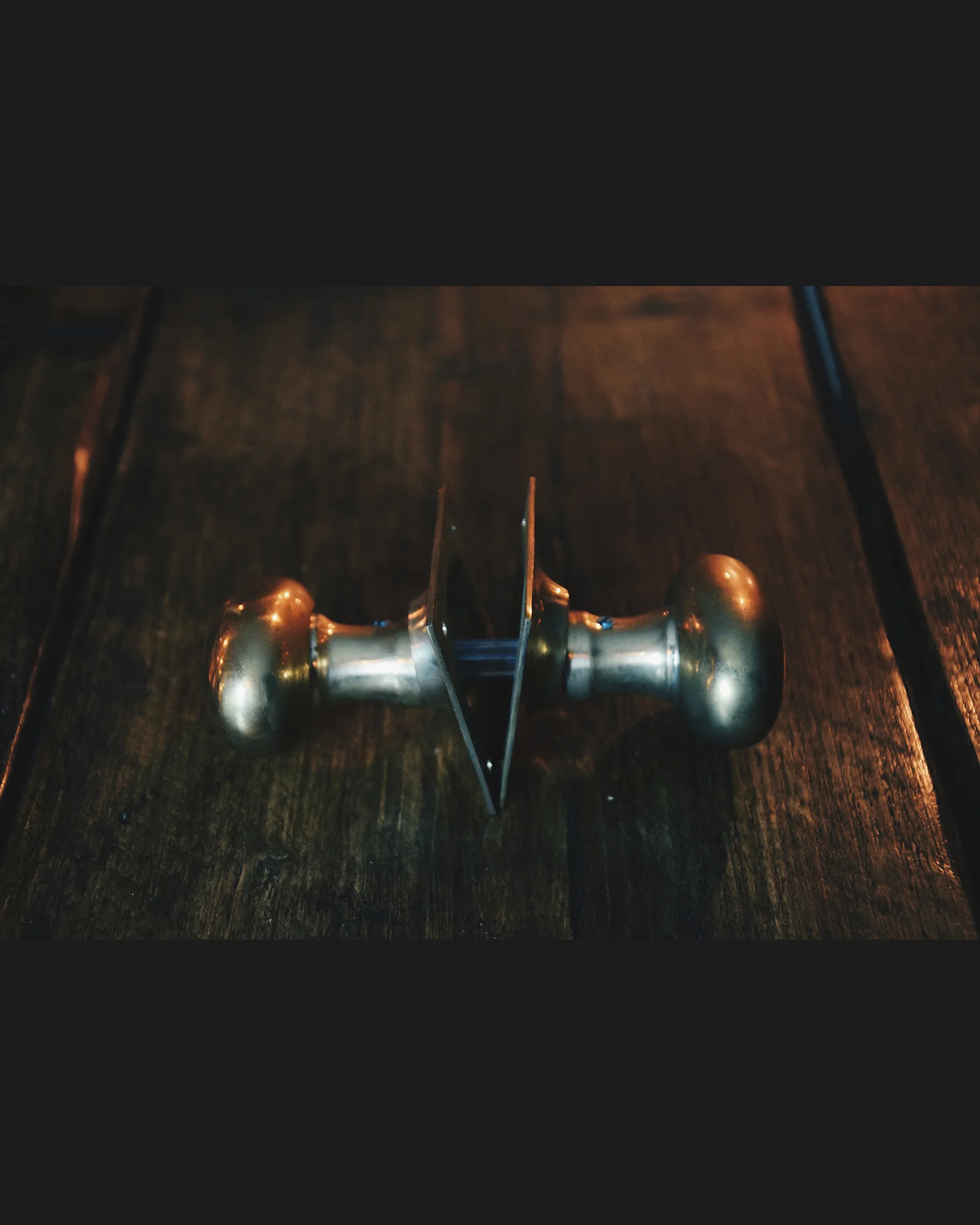 Oval Brass Door Knob Set (Square Backplate)