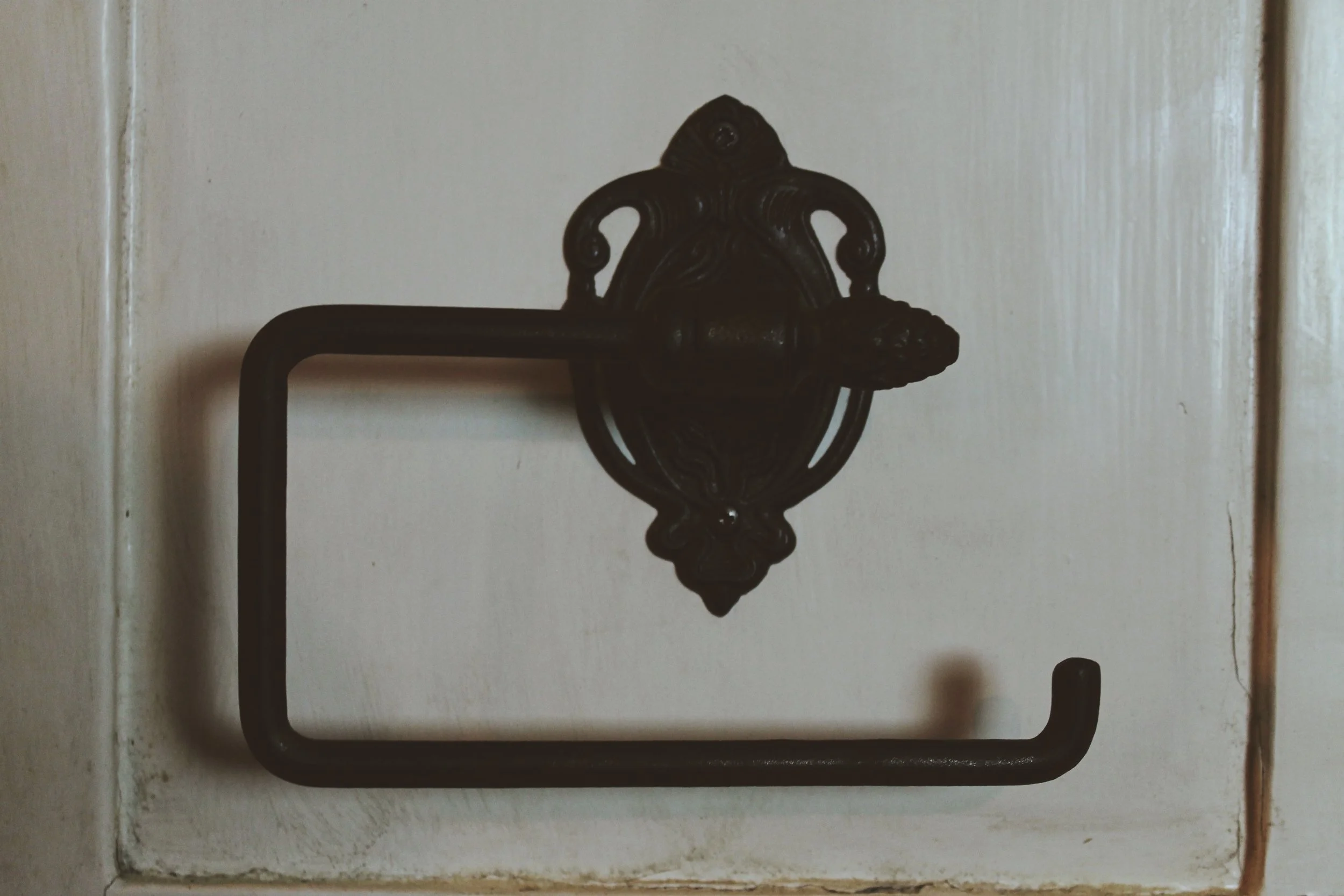 Acorn Style Toilet Roll Holder