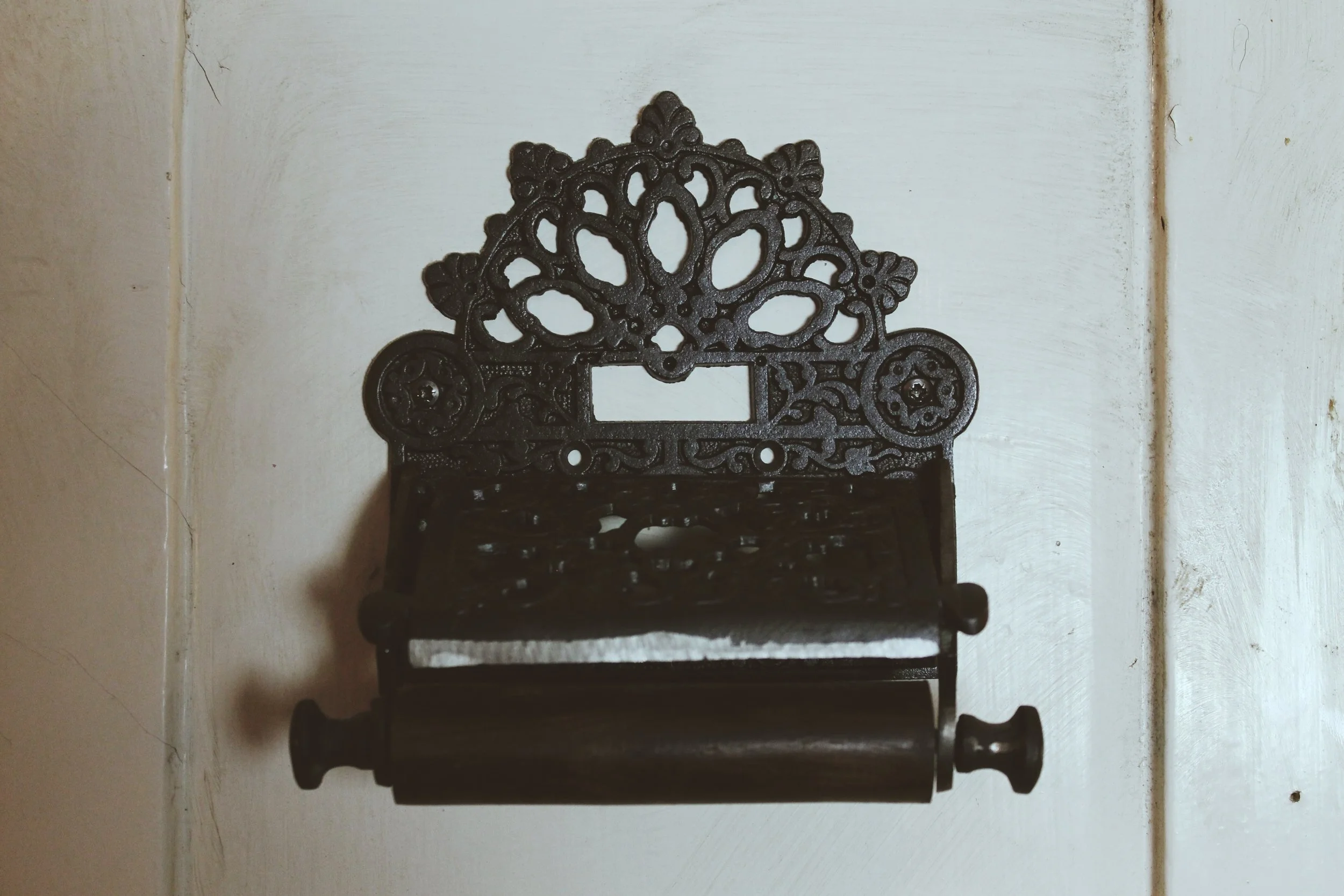 Toilet Roll Holder with Lid