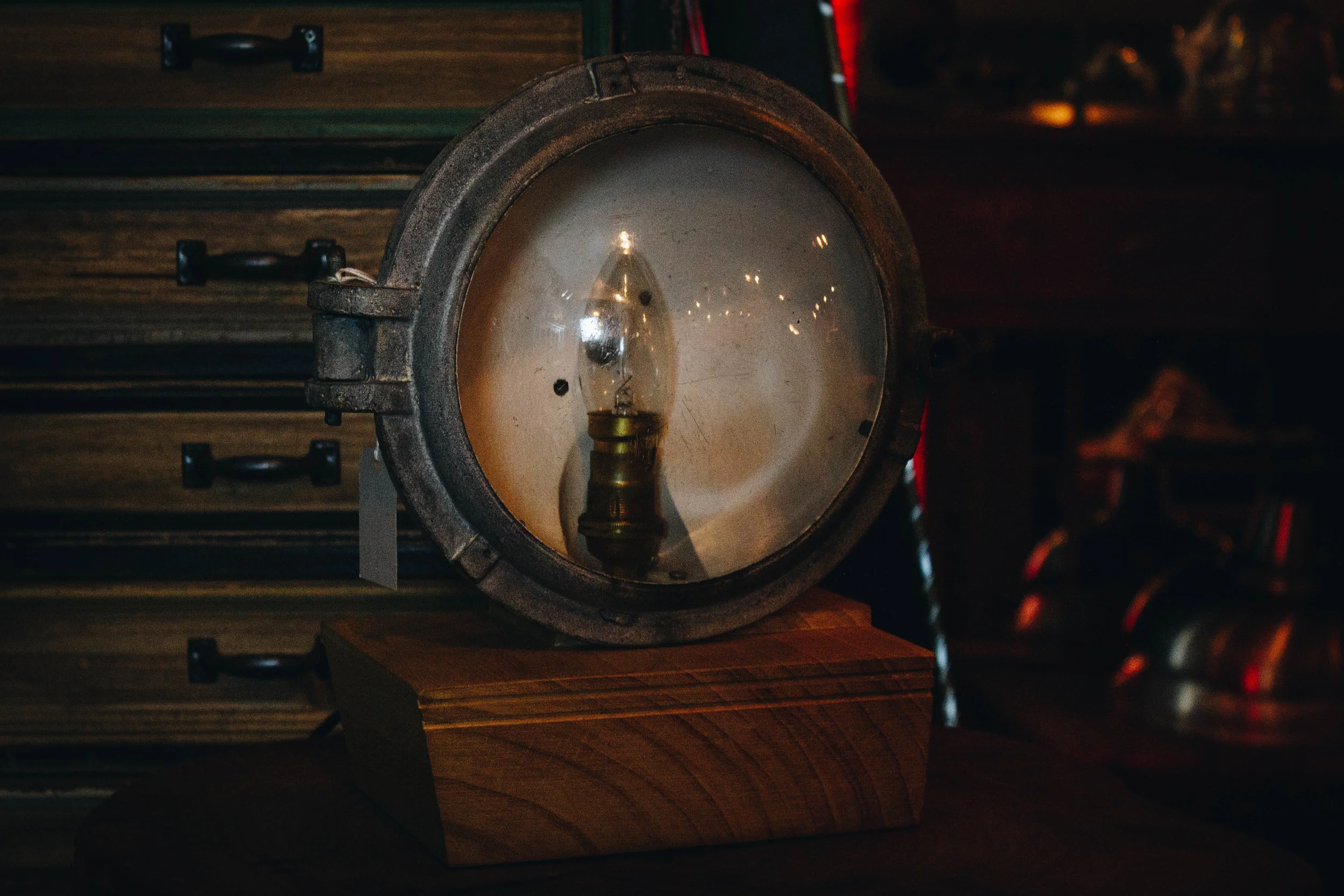 Bulk Head Lamp with Nautical Inspired Base 