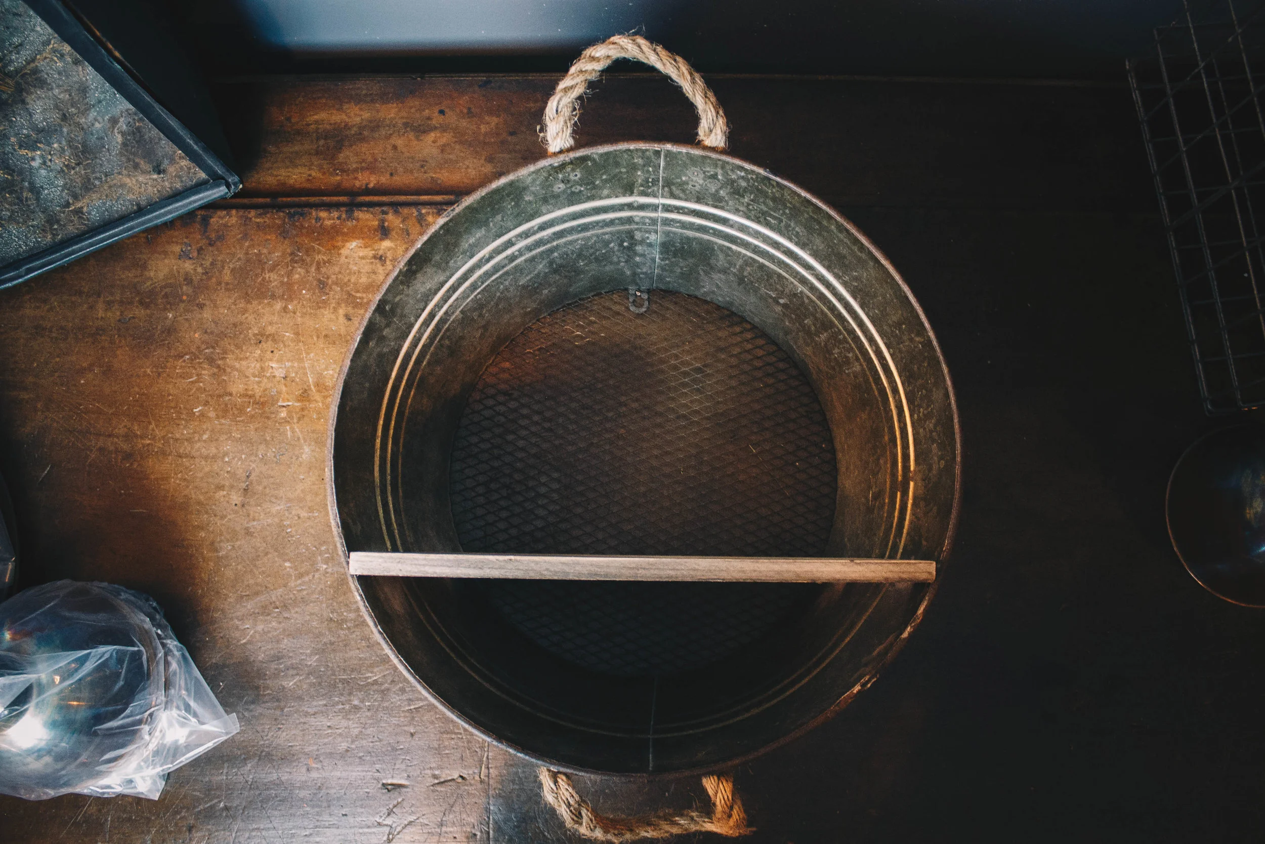 Rustic Pan Style Shelf with Wooden Plank & Rope Handles
