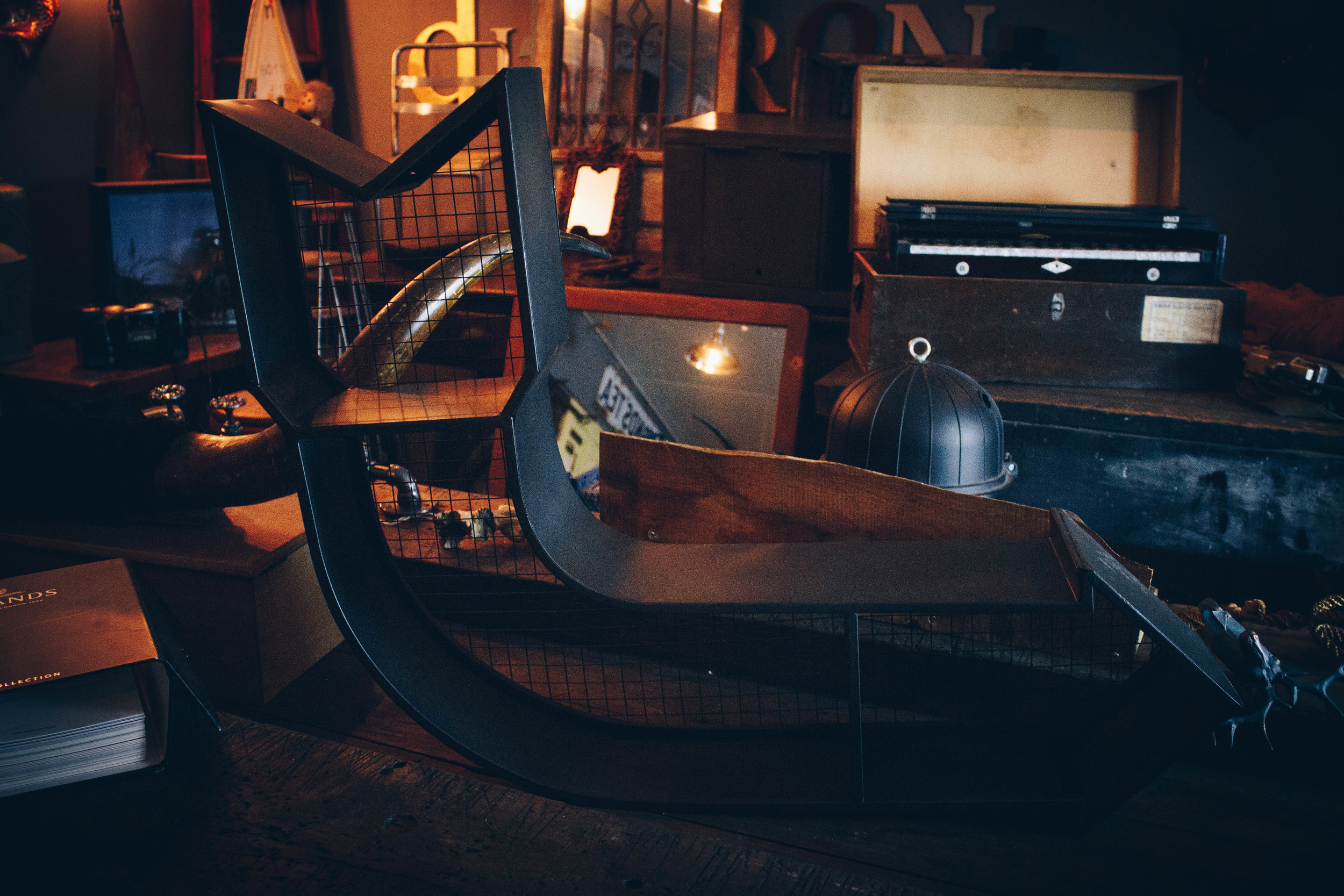 Industrial Arrow Shape Metal Floating Shelf