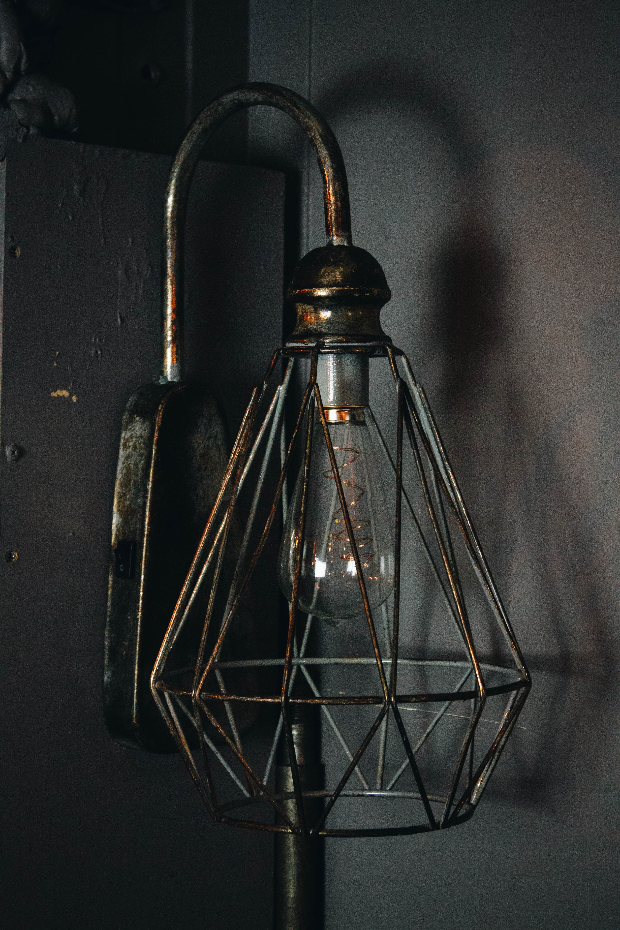 Rustic Style Light with Diamond Geometric Shape (Battery Operated)