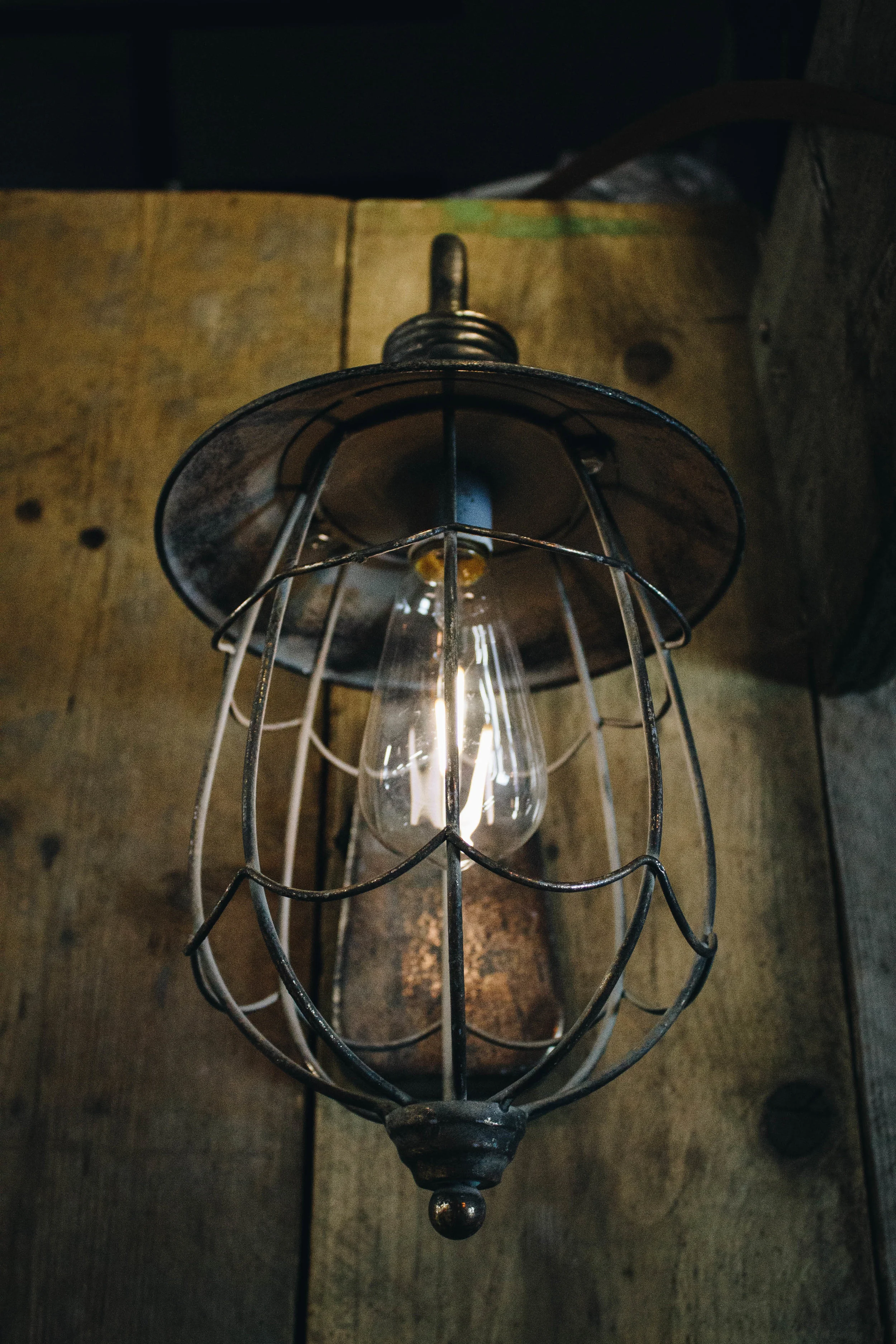 Rustic Style Light with Vintage Lantern Shape (Battery Operated)
