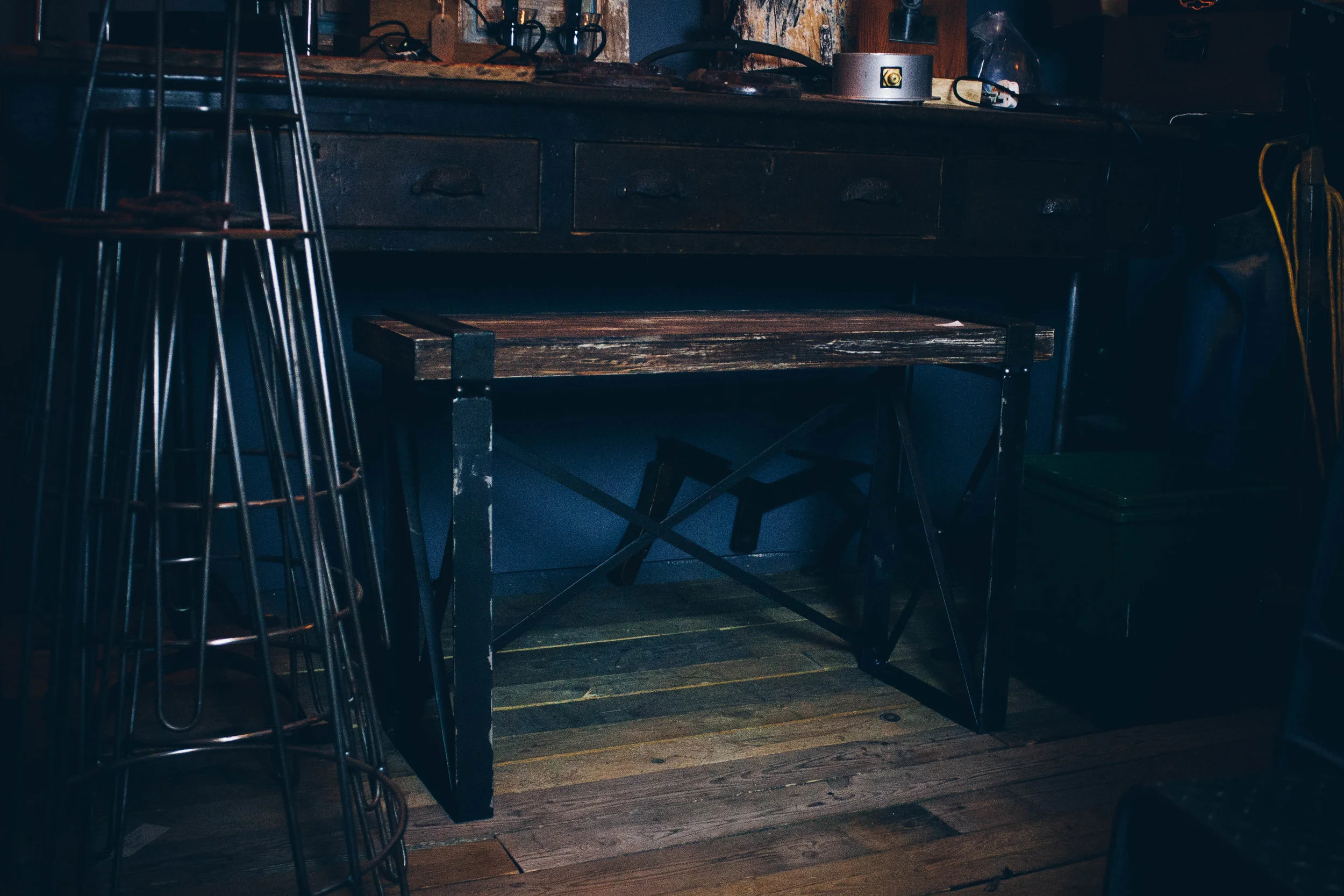 Beautiful Rustic Wood Effect Side Table or Small Desk Lamp or End Table
