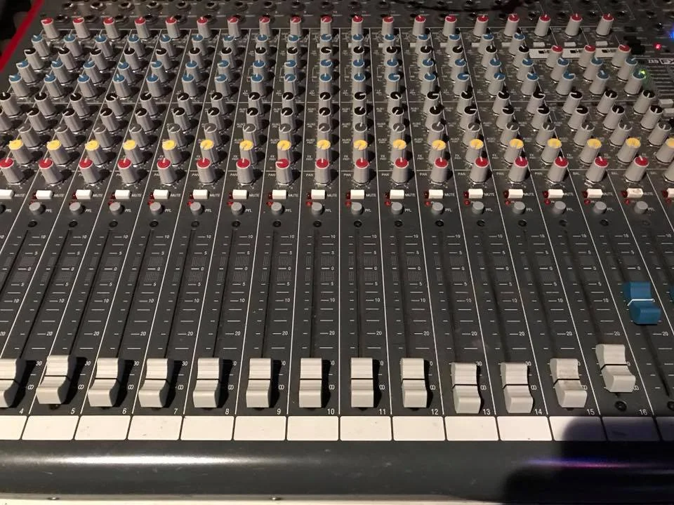 tru bellmore recording mixer.jpg