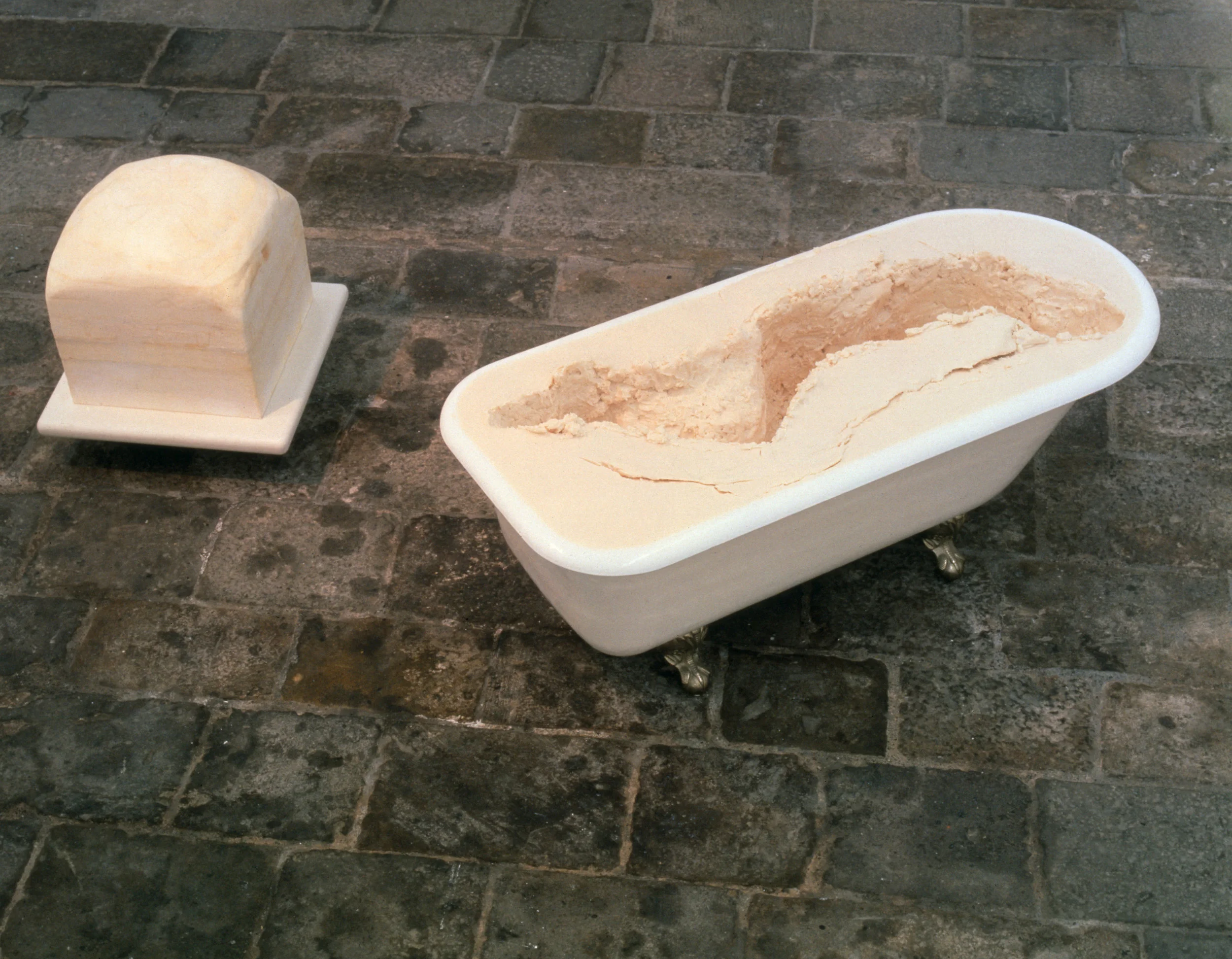 Janine Antoni, Eureka, 1993 Bathtub, lard, soap, and Corian © Janine Antoni; Courtesy of the artist and Luhring Augustine, New York