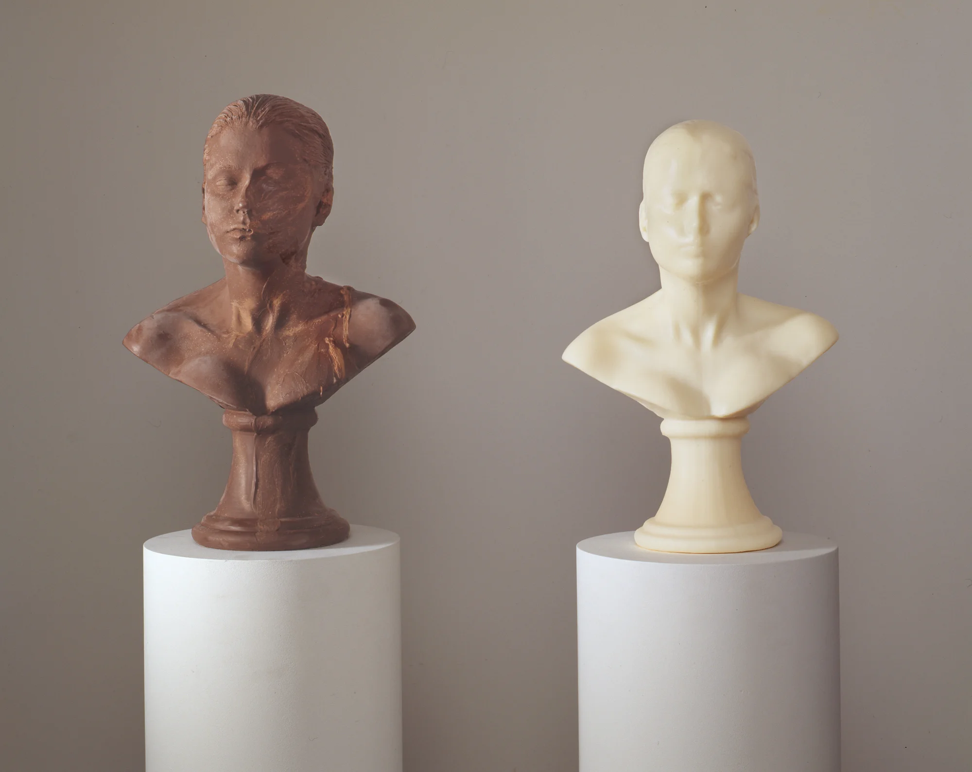Janine Antoni, Lick and Lather, 1993 One licked chocolate self-portrait bust and one washed soap self-portrait bust on pedestals © Janine Antoni; Courtesy of the artist and Luhring Augustine, New York