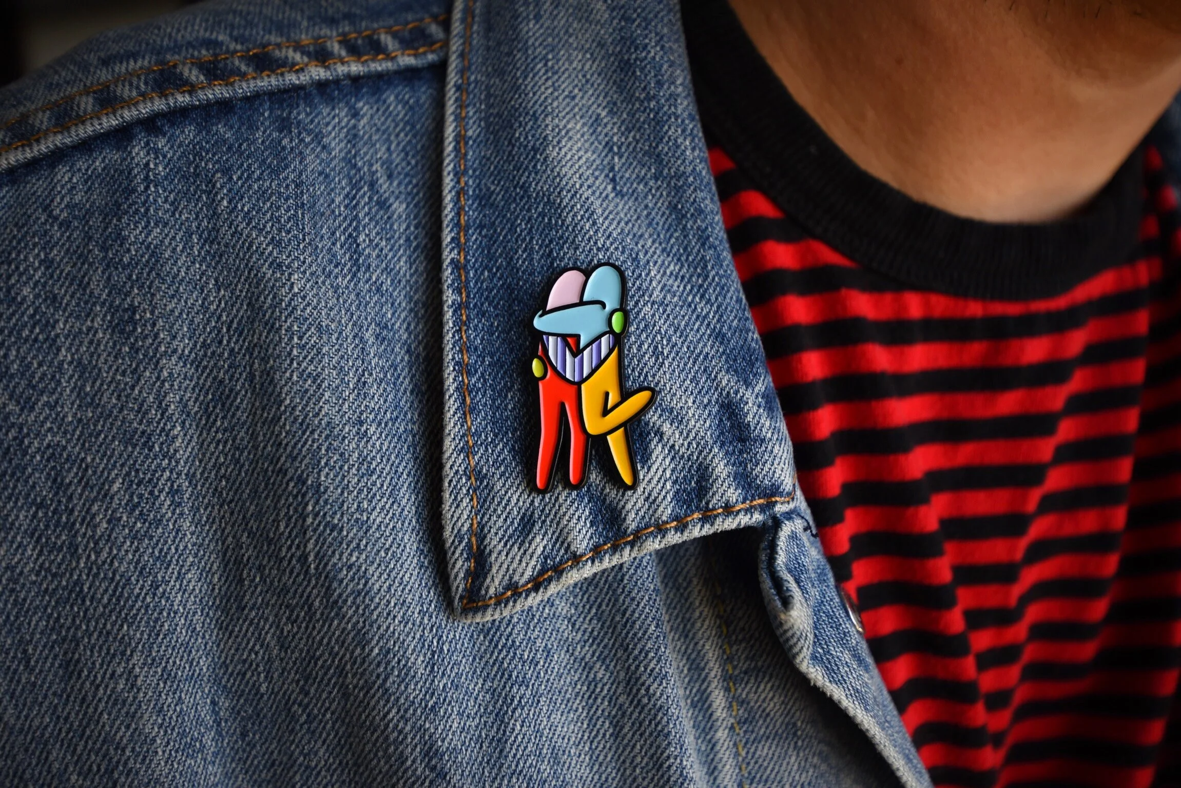 PIN_HUG_01.JPG
