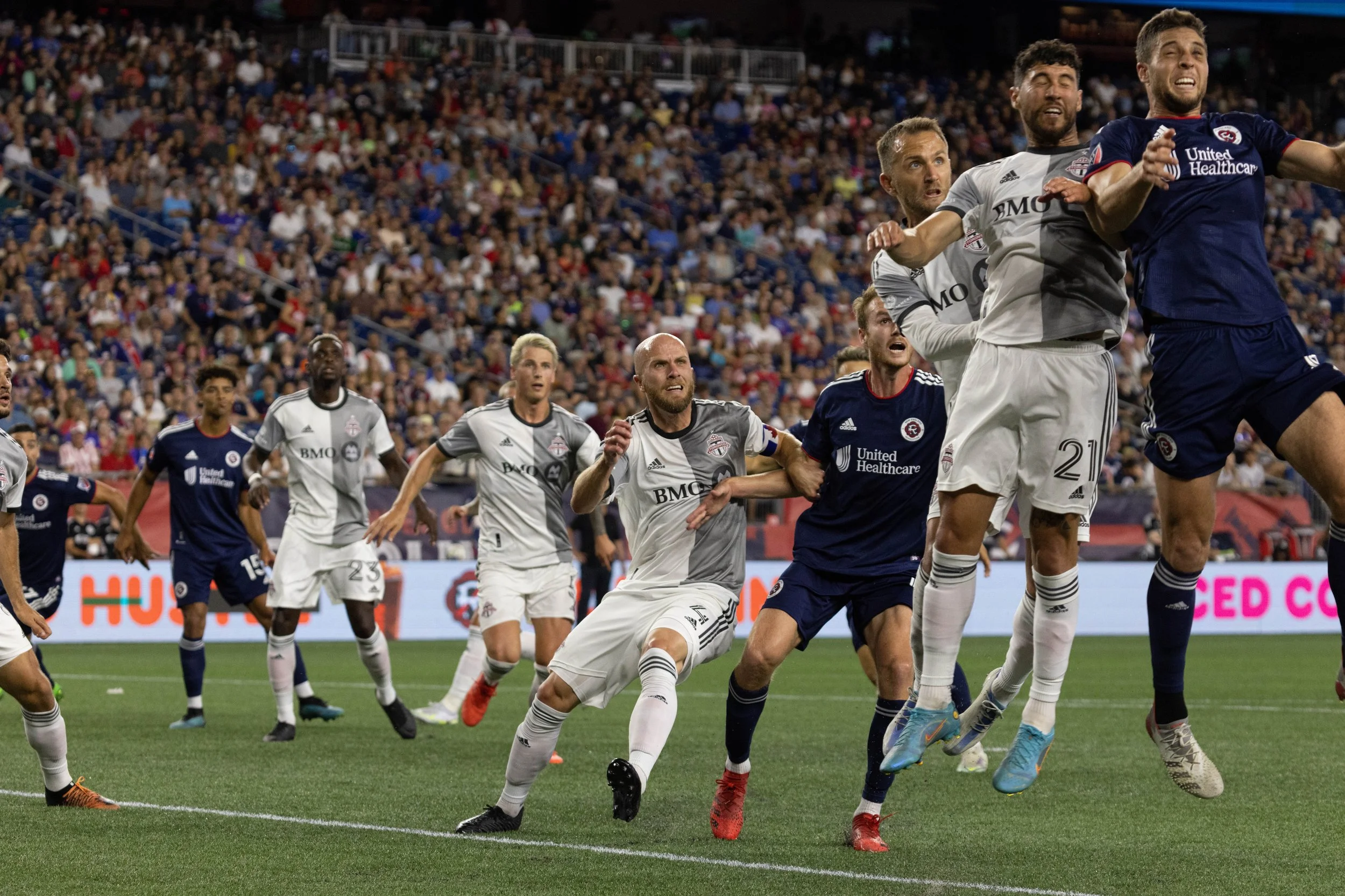 Corner Clash – Revolution vs. Galaxy