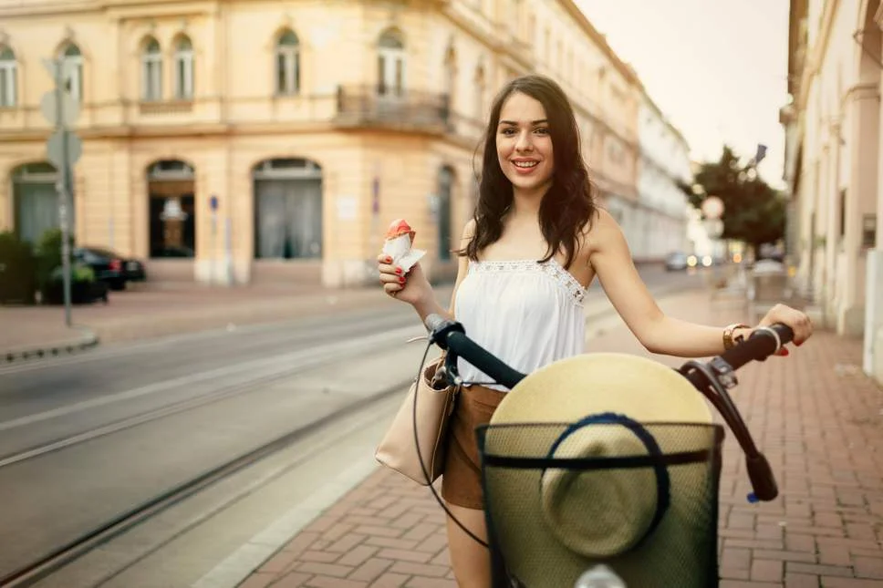 cyclist-eating-icecream.jpg