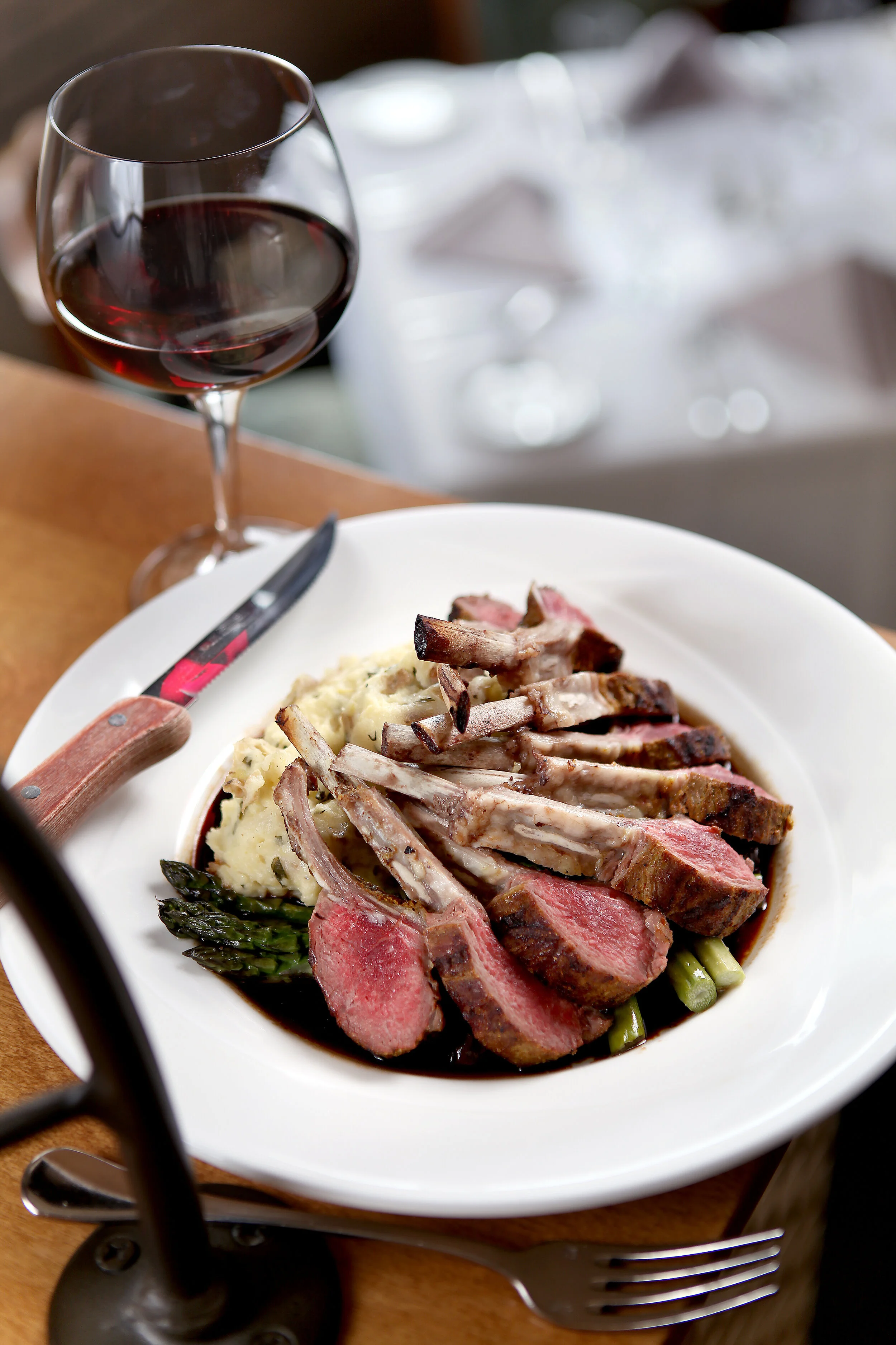 Leo's Seafood Restaurant &amp; Bar in Grand Rapids, Michigan