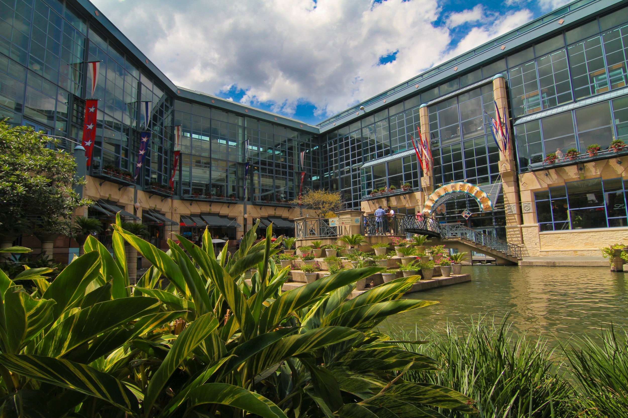 Shops at Rivercenter