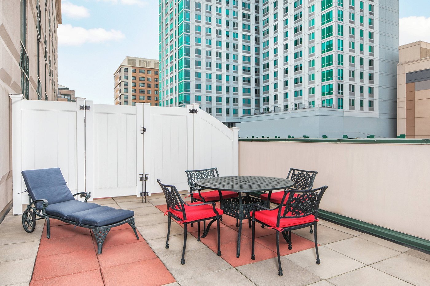 Courtyard By Marriott Stamford Downtown