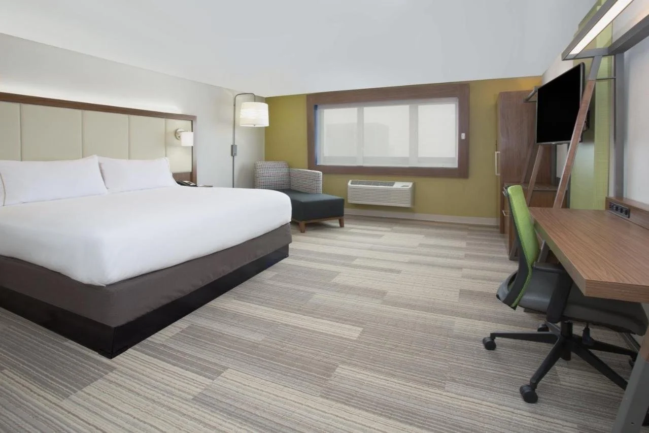 Holiday Inn Express &amp; Suites, an IHG Hotel
