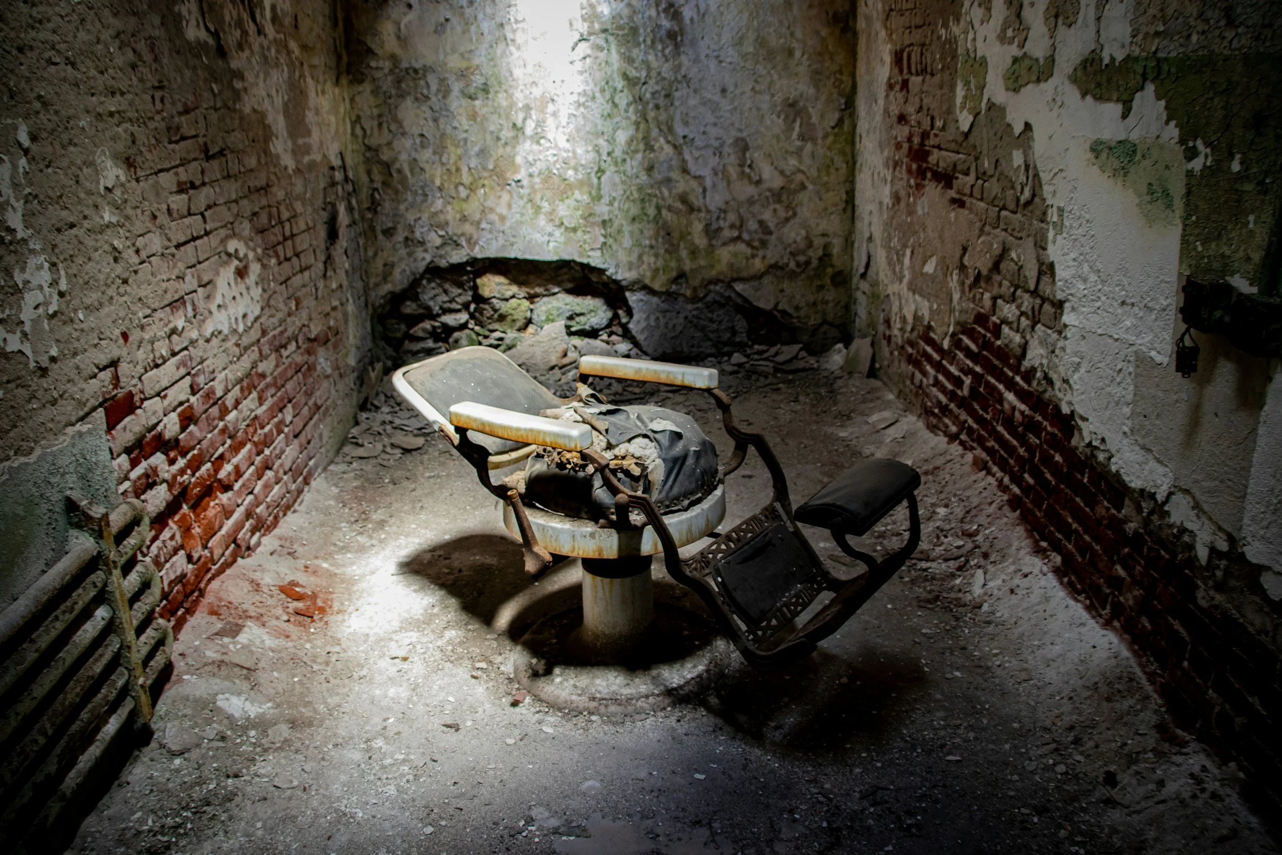 Is the World’s Smallest Jail Worth Visiting — or Is It Pointless?