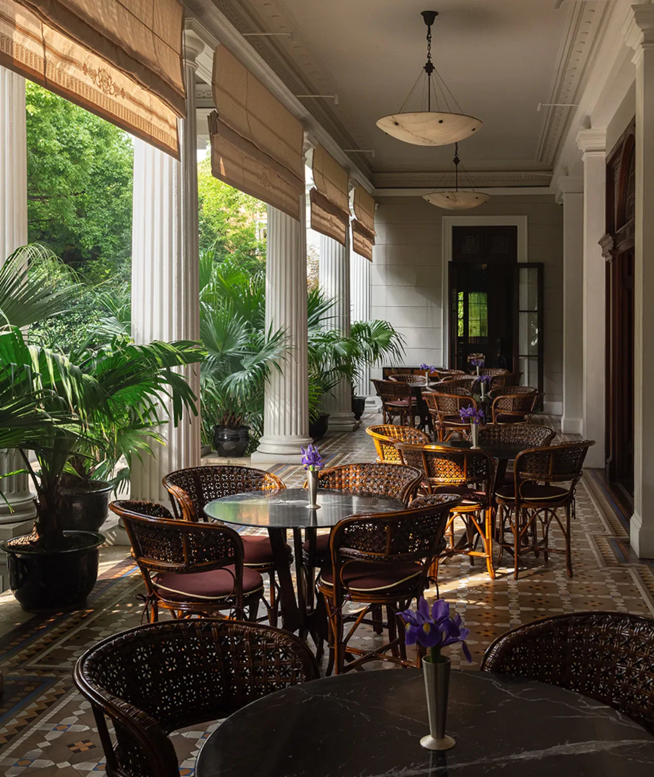 Alfresco dining at Mi Shang Prada Rong Zhai in Shanghai