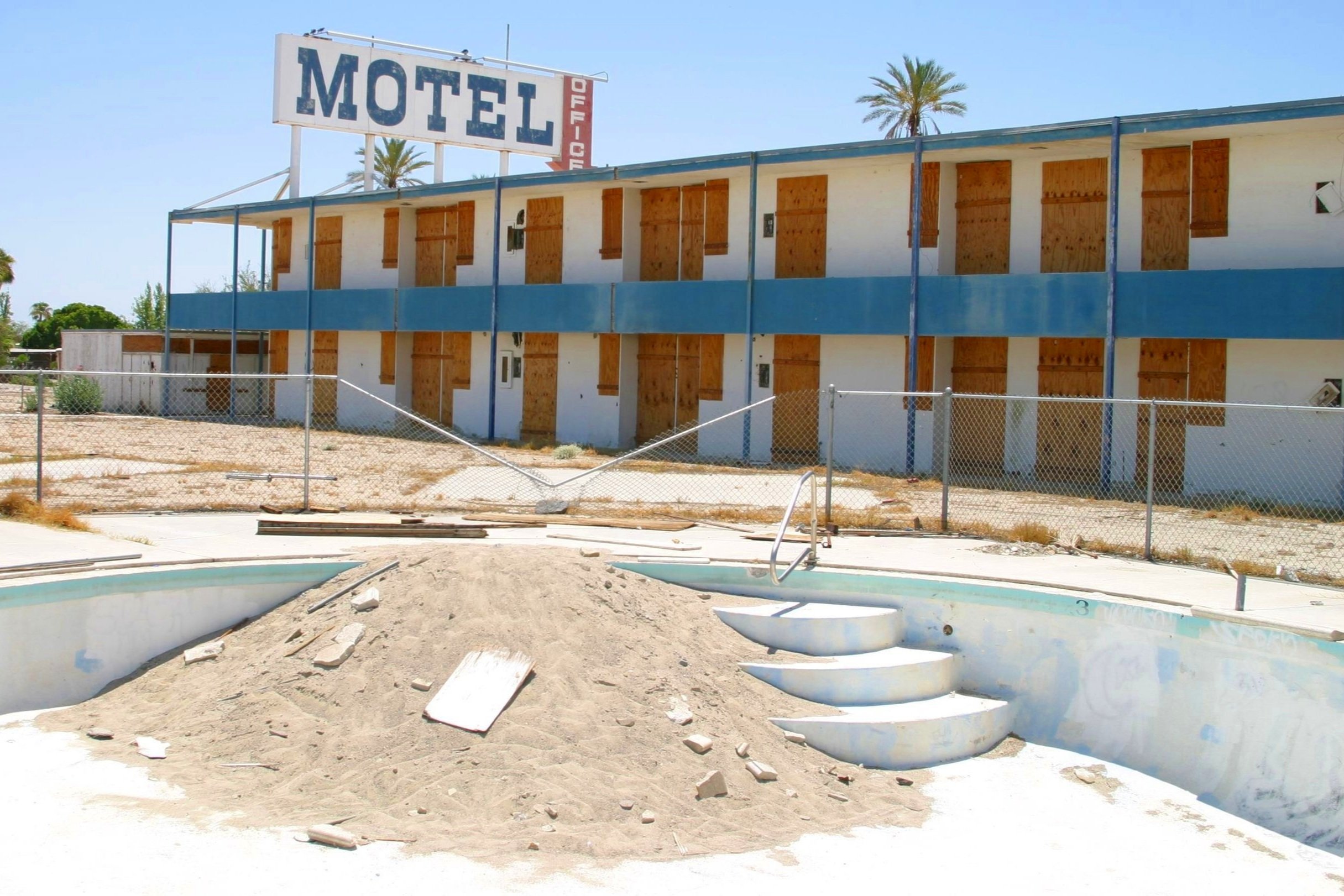 can you still visit salton sea city cali