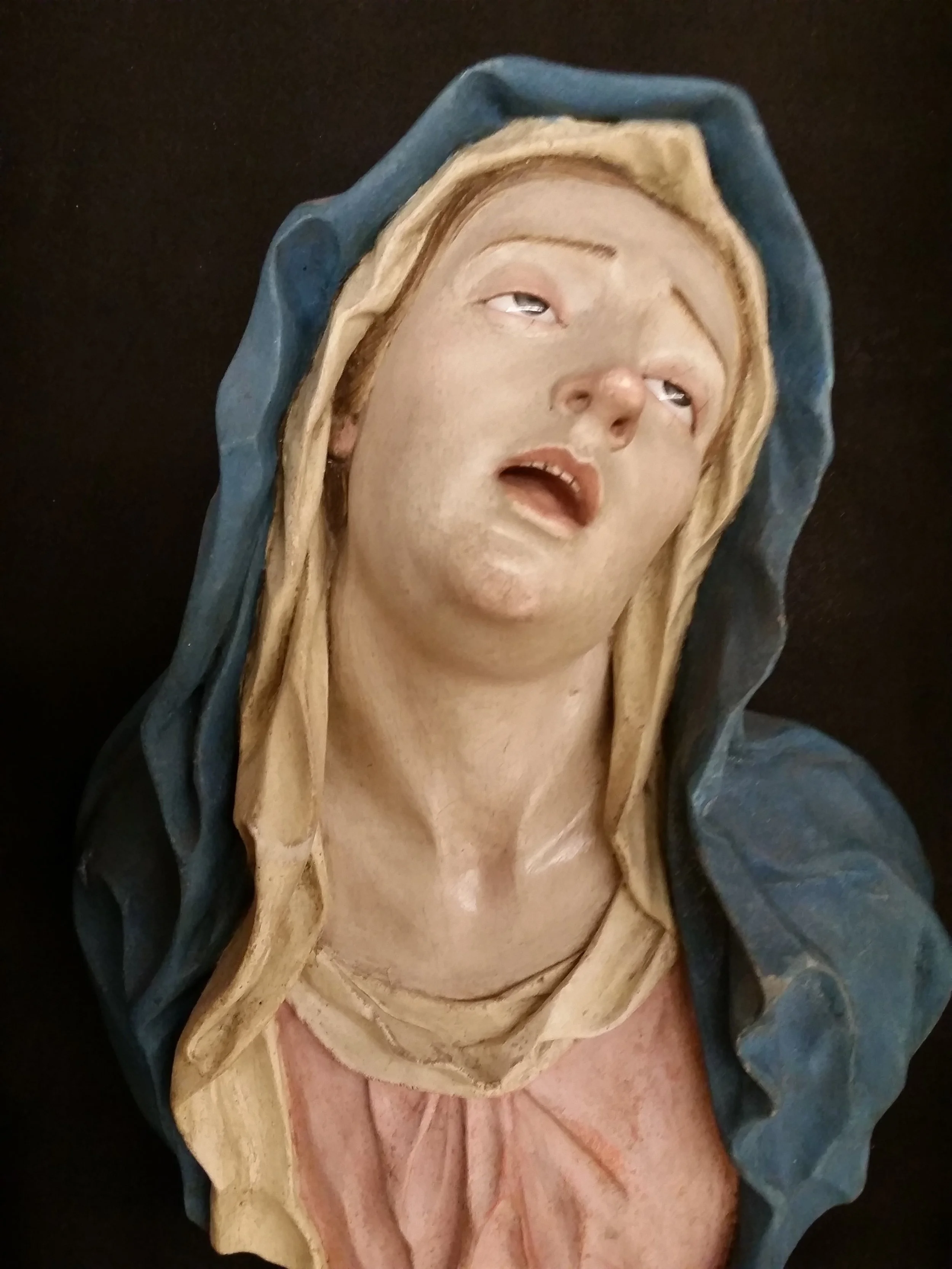 Raum der Erlösung Leidenschaft und Moral. Kloster und Schmerz. Inbrunst und Glaube. 