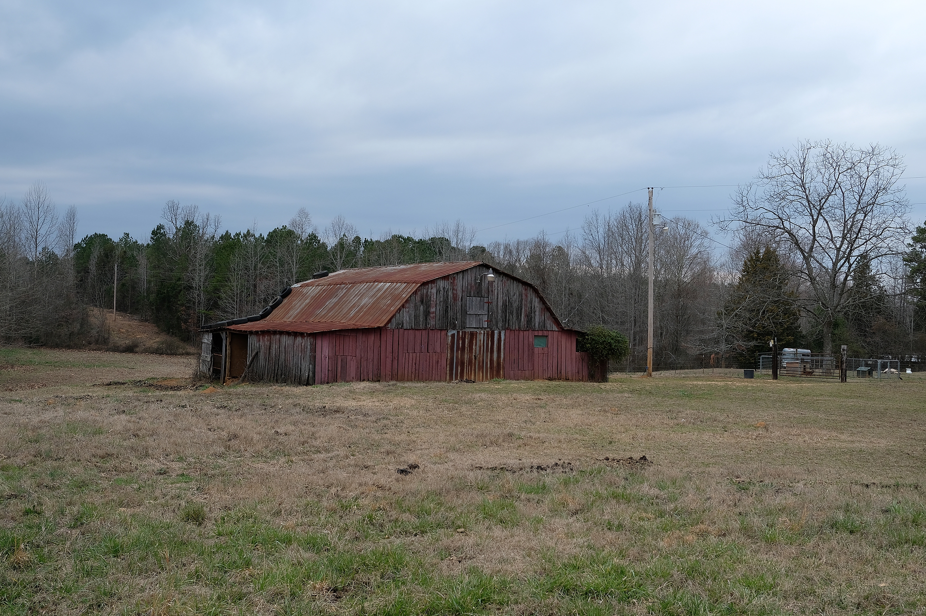  Old barn in Dumas on Highway 370 