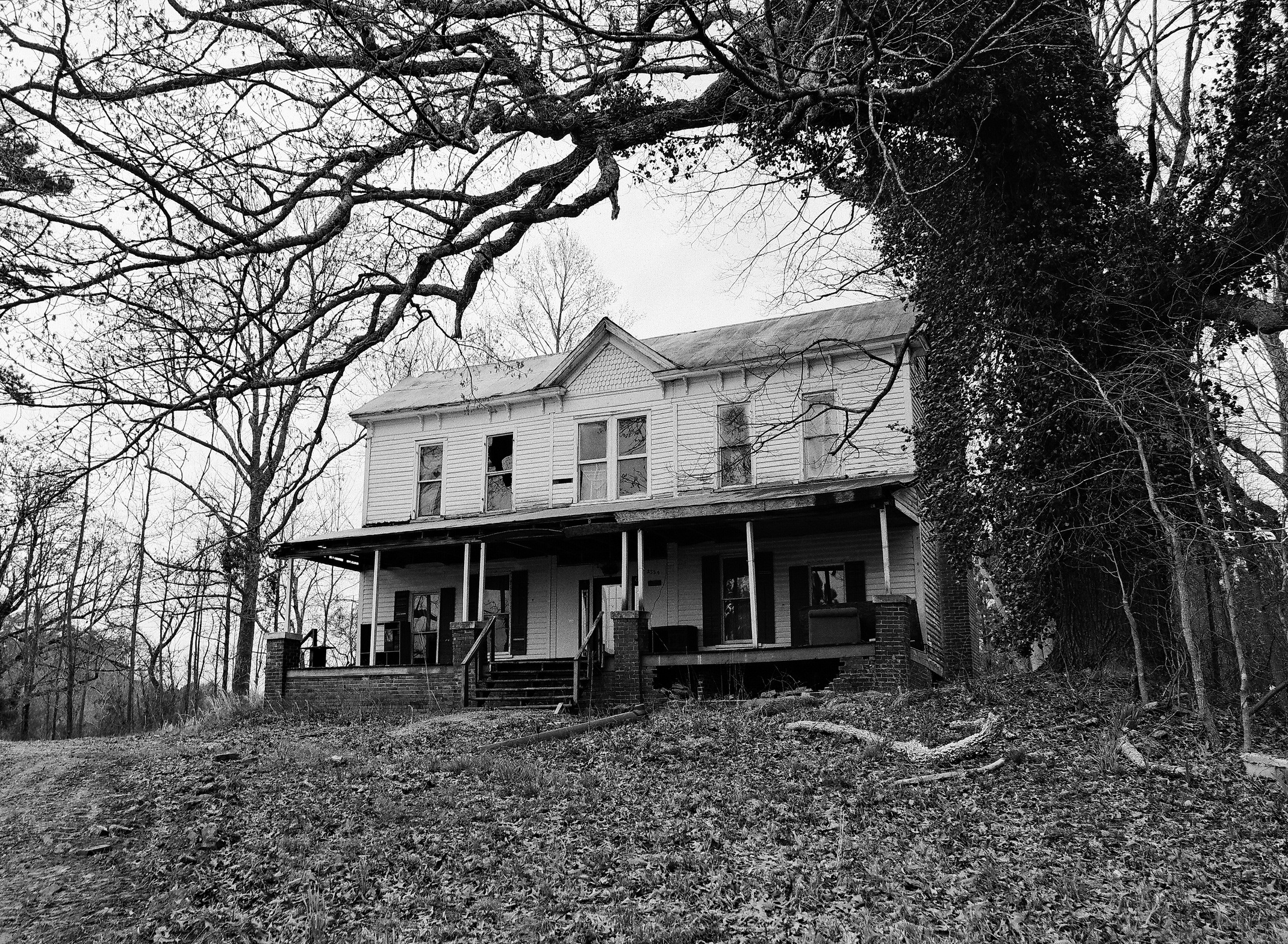  Revisiting the old house on a hill at the intersection of Hwy 370 and 9 in Union County, this time with a medium format camera. &nbsp;Image captured using a Pentax 645A camera with a 45mm f/2.8 lens on Ilford HP5 Plus 400 film. &nbsp;There's just so