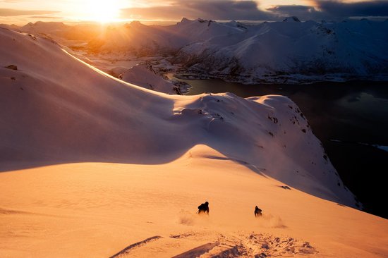 aksel-lund-svindal og asbjørn på ski.jpg
