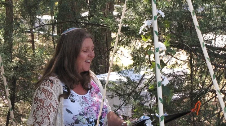 Beth+Chuppah+singing.jpg