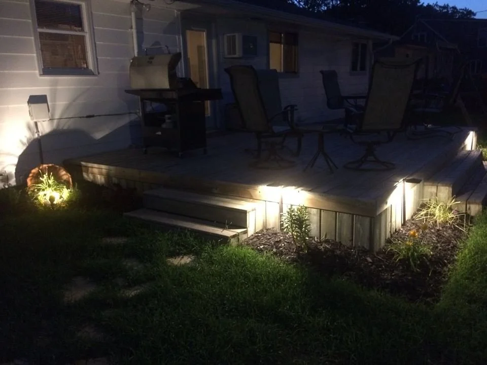 Landscape_lights_with_deck.jpg