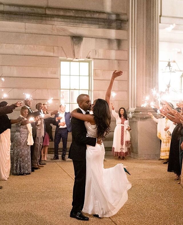 Can&rsquo;t wait to make these type of magical moments again! ✨
Thanks @caratsandcake for featuring us and the great team behind Megan &amp; Henock&rsquo;s gorgeous wedding yesterday! We loved working with them so much!✨
.
.
.
Photo: @lynndunston 
Pl