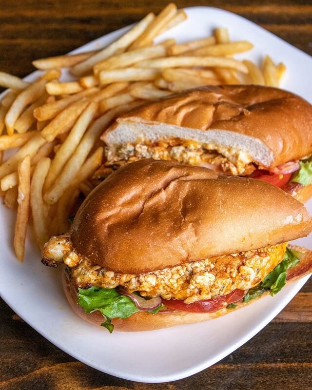 🥪 🔥 Featured Dish: Buffalo Chicken Sandwich w/ a grilled chicken breast covered in buffalo sauce, lettuce, tomato, onion, melted cheese and a garlic aioli. ⠀ ⠀ ⠀
⠀
⠀
⠀
⠀
⠀ ⠀ ⠀
⠀
⠀
⠀
#pangaeacafe #sacramento #916 #craftbeer #indiebeer #eat91six⠀ ⠀