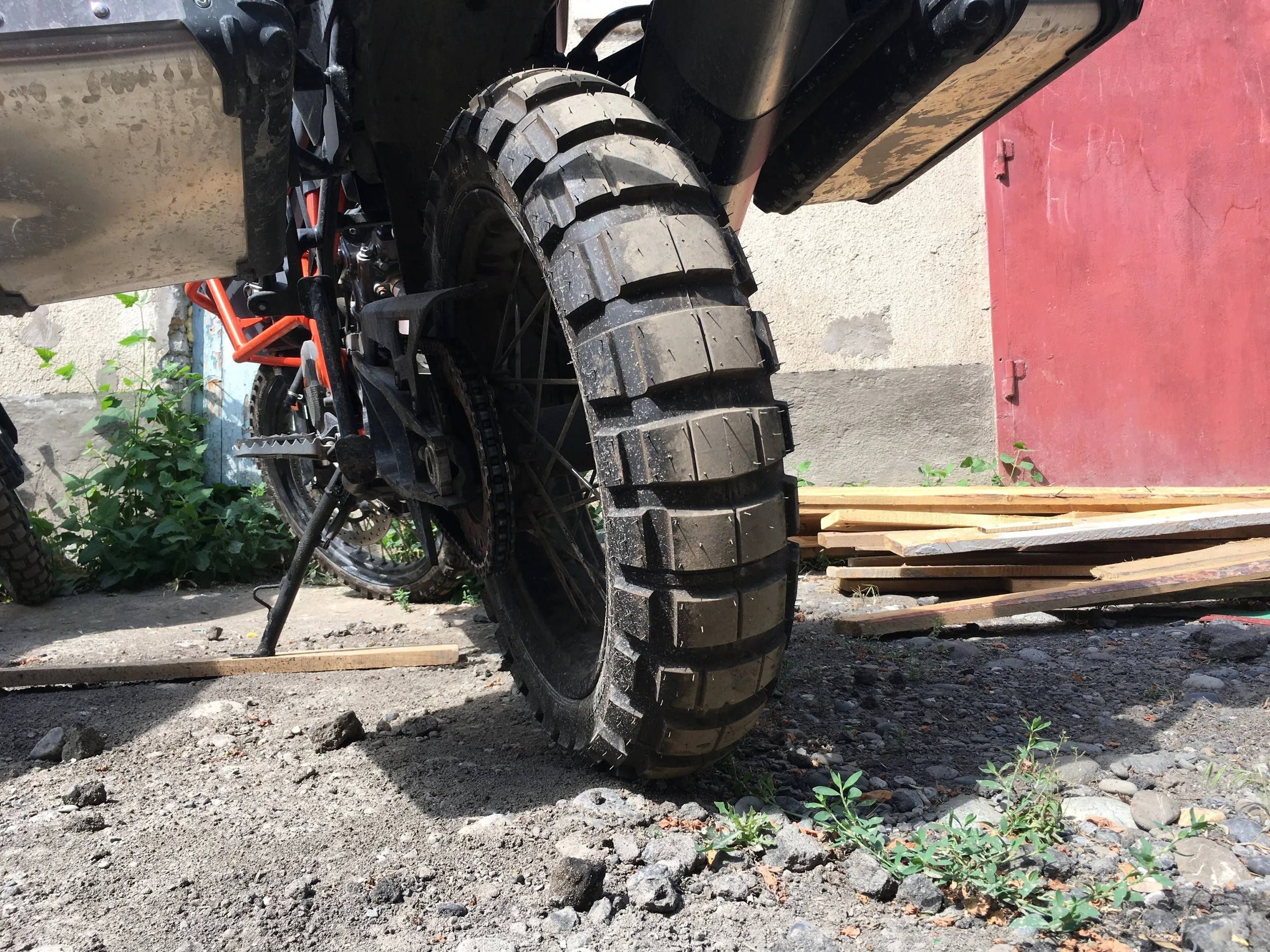 The Shinko E 805 rear tire, apparently very similar to the Continental TKC 80.