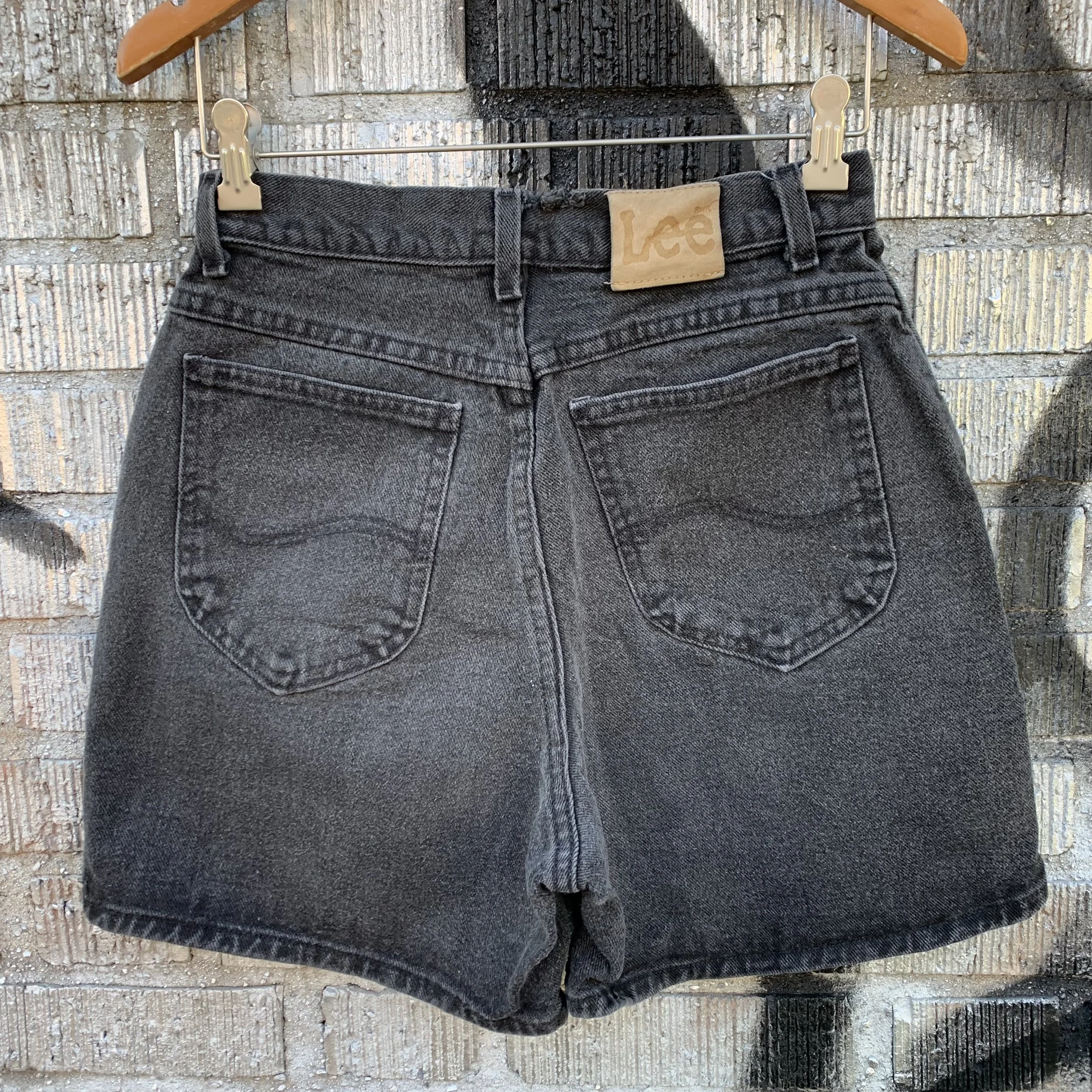 Lee High-Rise Denim Shorts – W: 26 