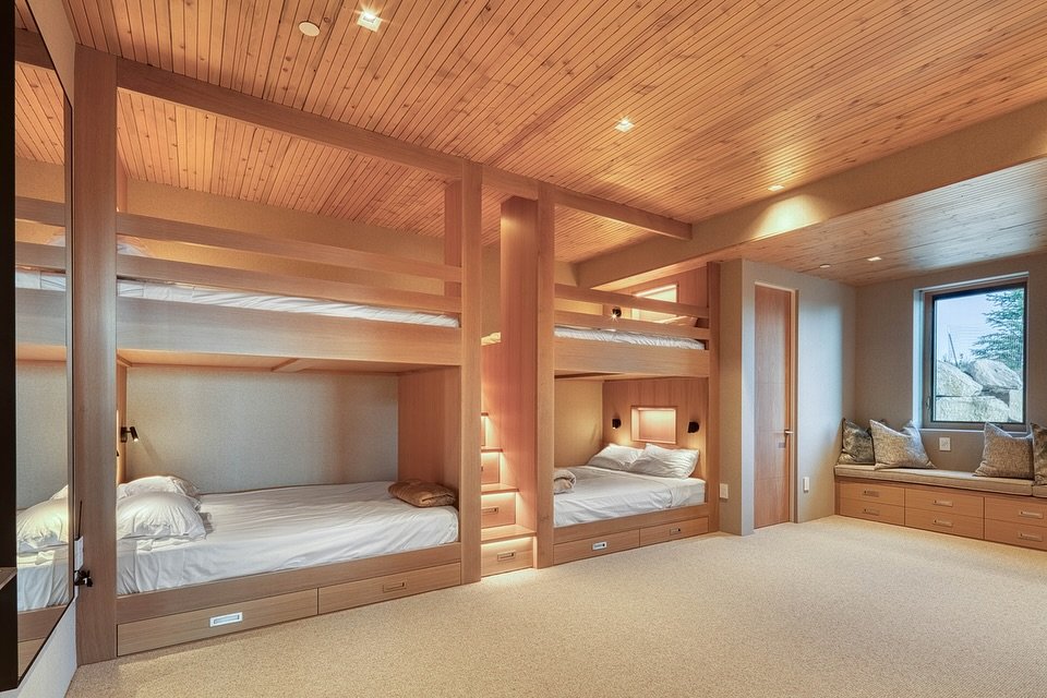 Who&rsquo;s down for a sleep over in this space? 🙋🏻&zwj;♂️
Yes please. 

utahmodern #moderninterior #modernexterior #modernhome  #saltlakemodern #parkcitymodern #modernstyle #modernhouse #moderninspiration #slcmodern #luxury #housegoals #cleanlines