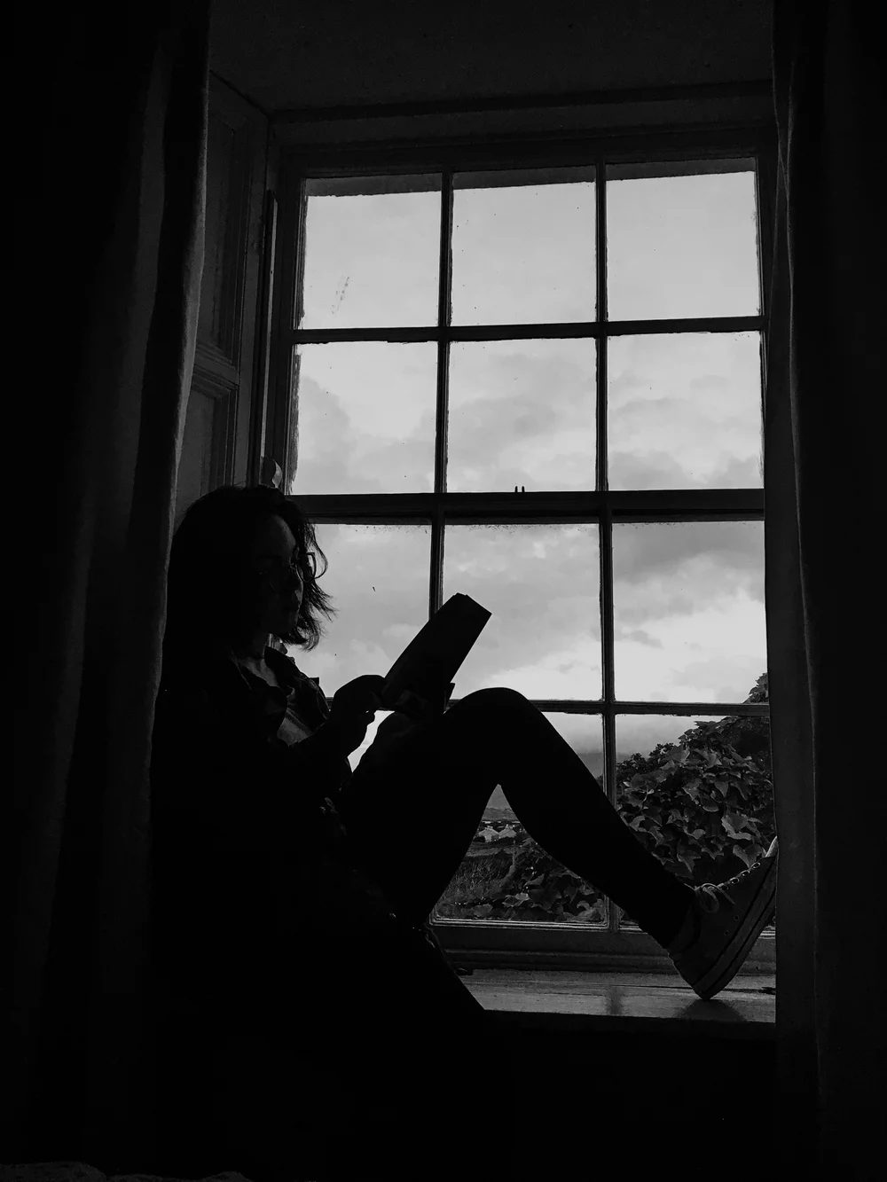 Child Sitting Silhouette, image size:1000x1333