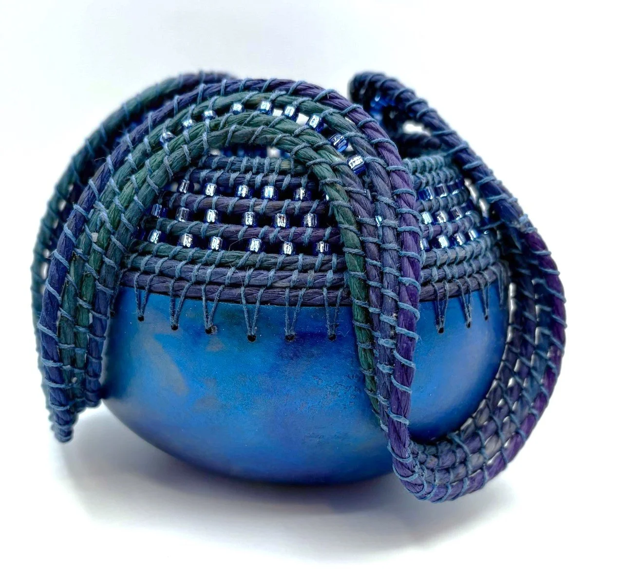 March Zoom-In, Day 4: Waves, Floating Coiling on a Gourd with Jane Wilson (Registration closed)