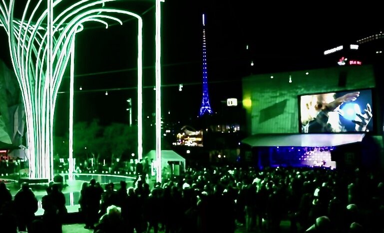 When does the light turn on - FedSquare