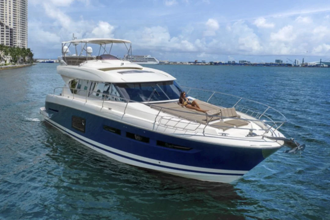 voyager-miami-yacht-purchase-prestige-62-01.jpg