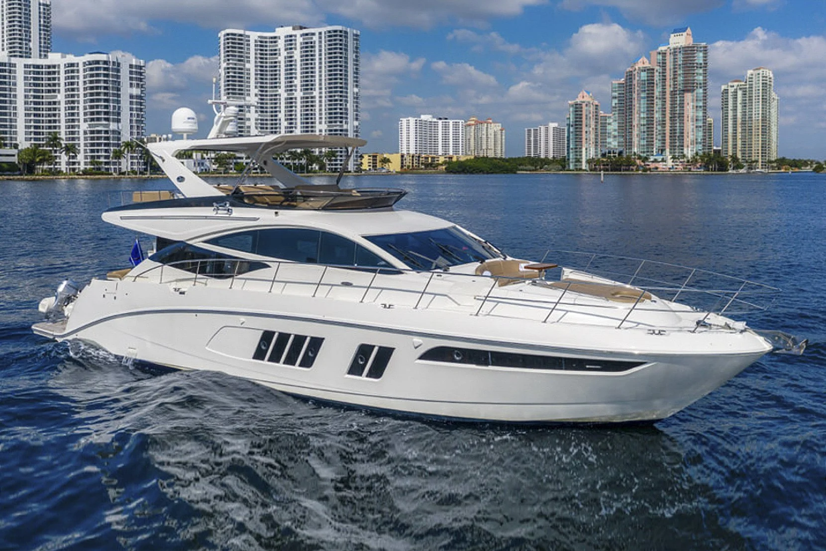 voyager-65-searay-yacht-charter-miami-bahamas-01.jpg